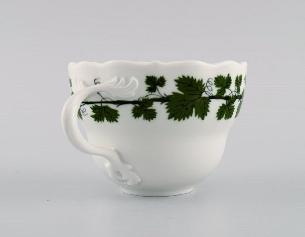 Eight Meissen Green Ivy Vine Coffee Cups with Saucers in Hand-Painted Porcelain In Excellent Condition In Copenhagen, DK