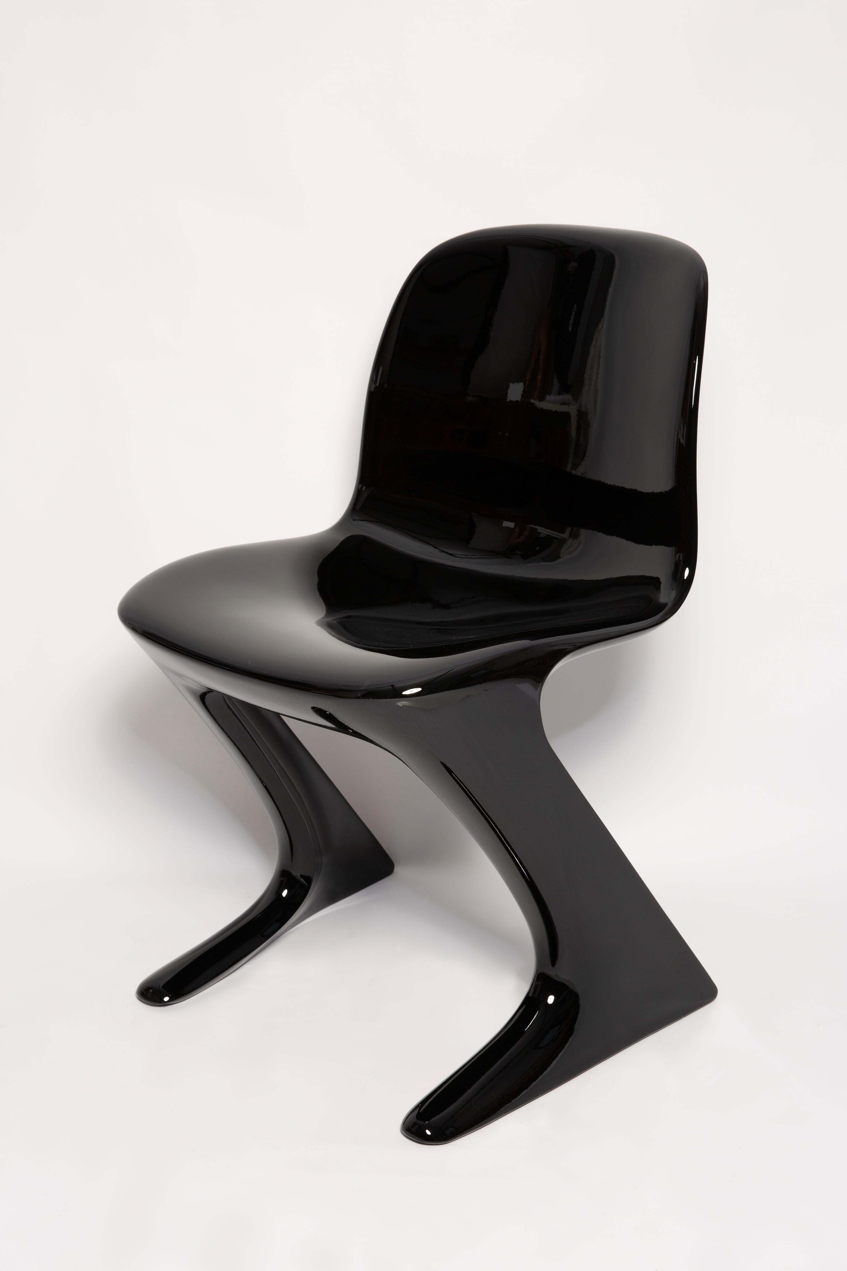 Laqué Huit chaises Kangourou noires du milieu du siècle, Design/One par Ernst Moeckl, Allemagne, années 1960 en vente