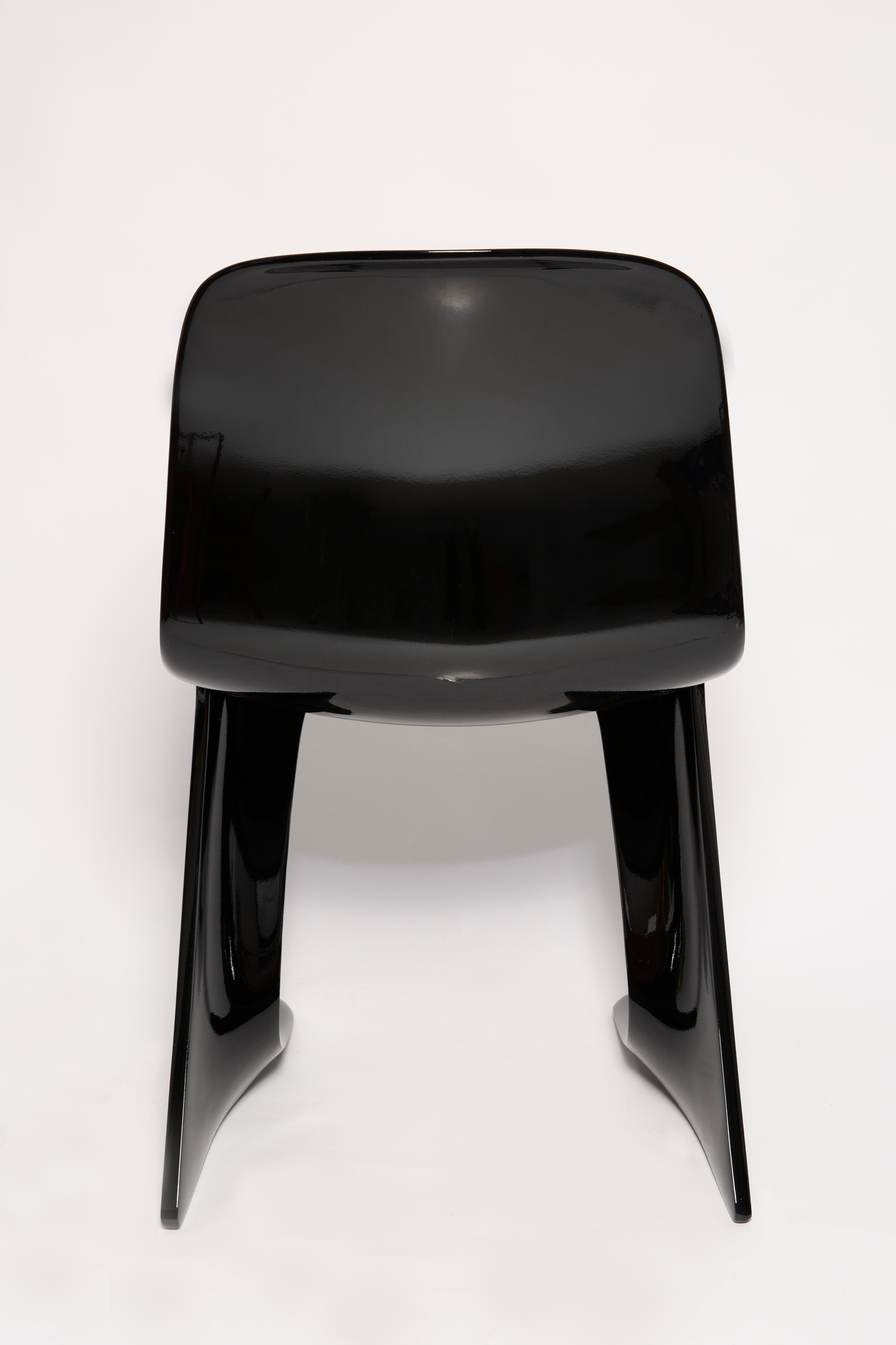 20ième siècle Huit chaises Kangourou noires du milieu du siècle, Design/One par Ernst Moeckl, Allemagne, années 1960 en vente