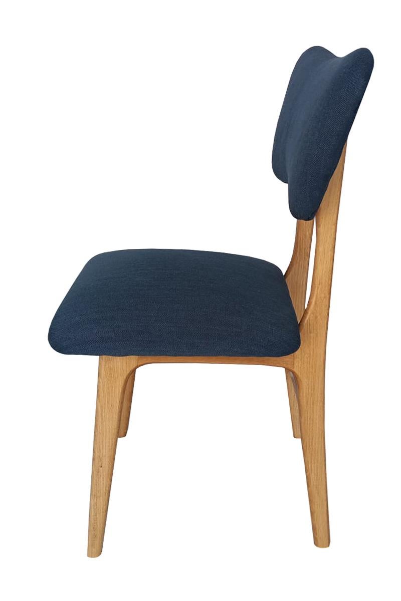 Acht Schmetterlingsstühle aus der Mitte des Jahrhunderts, Indigo Pierre Frey Leinen, Eichenholz, 1960 (Polnisch) im Angebot