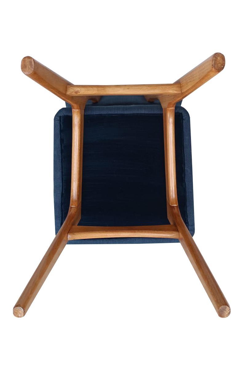 Acht Schmetterlingsstühle aus der Mitte des Jahrhunderts, Indigo Pierre Frey Leinen, Eichenholz, 1960 (20. Jahrhundert) im Angebot
