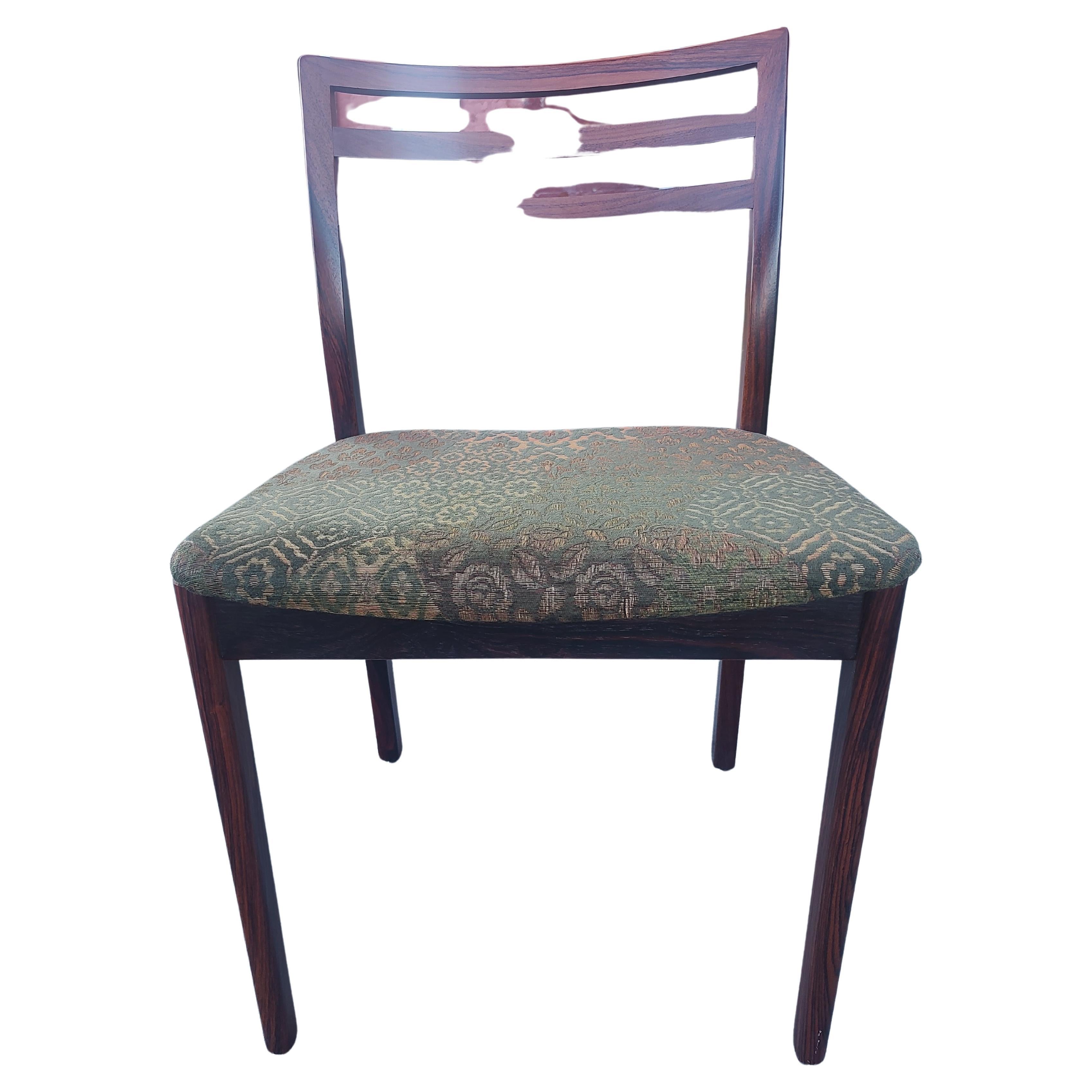 Ocho sillas de comedor danesas de mediados de siglo con respaldo de escalera de palisandro, de Niels Moeller Escandinavo moderno en venta