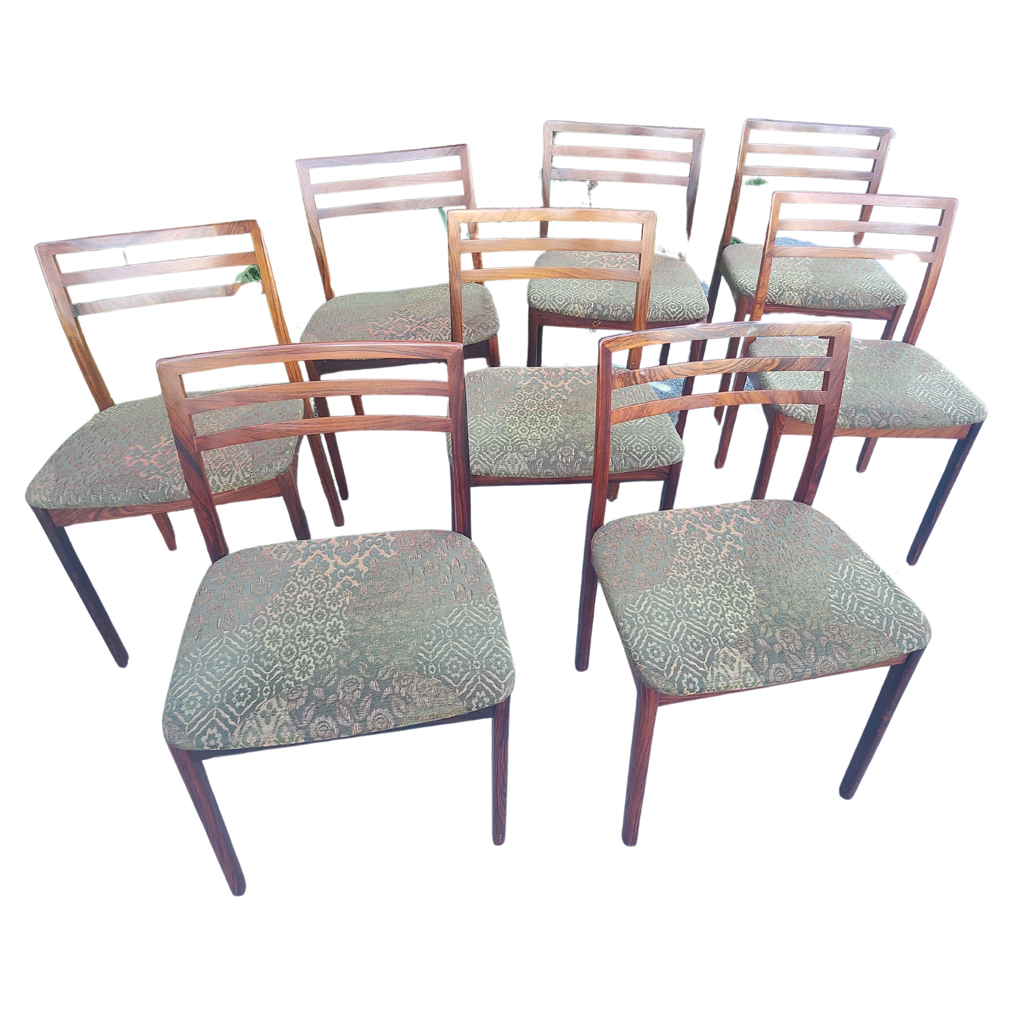 Ocho sillas de comedor danesas de mediados de siglo con respaldo de escalera de palisandro, de Niels Moeller Danés en venta