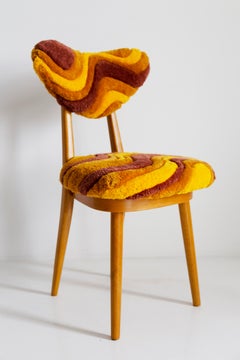 Huit chaises en forme de cœur du milieu du siècle, laine jaune touffetée à la main, Europe, Pologne, années 1960