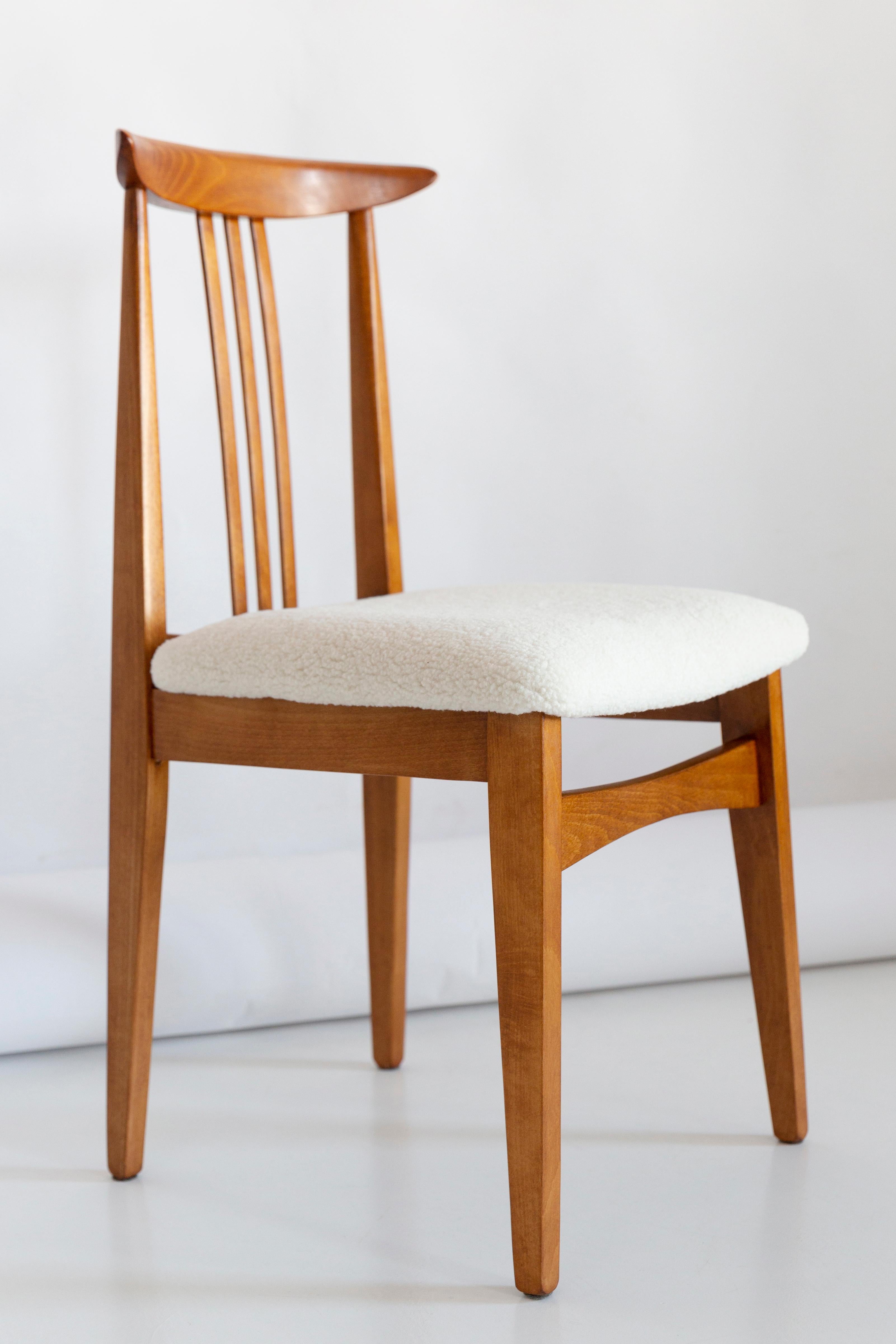 Eight Mid-Century Light Boucle Chair, Designed by M. Zielinski, Europe, 1960s In Excellent Condition For Sale In 05-080 Hornowek, PL