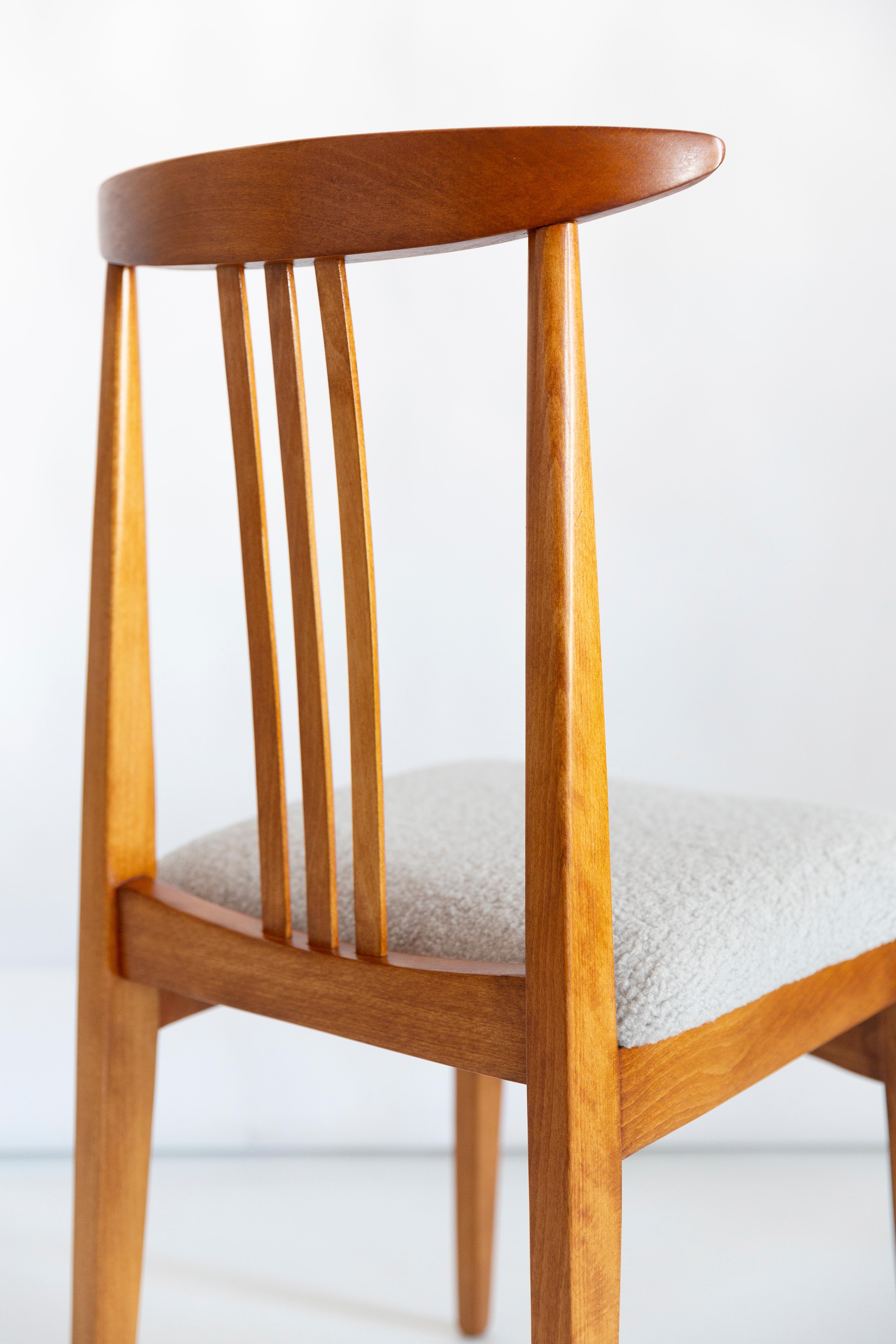 Eight Mid-Century Linen Boucle Chair, Designed by M. Zielinski, Europe, 1960s In Excellent Condition For Sale In 05-080 Hornowek, PL