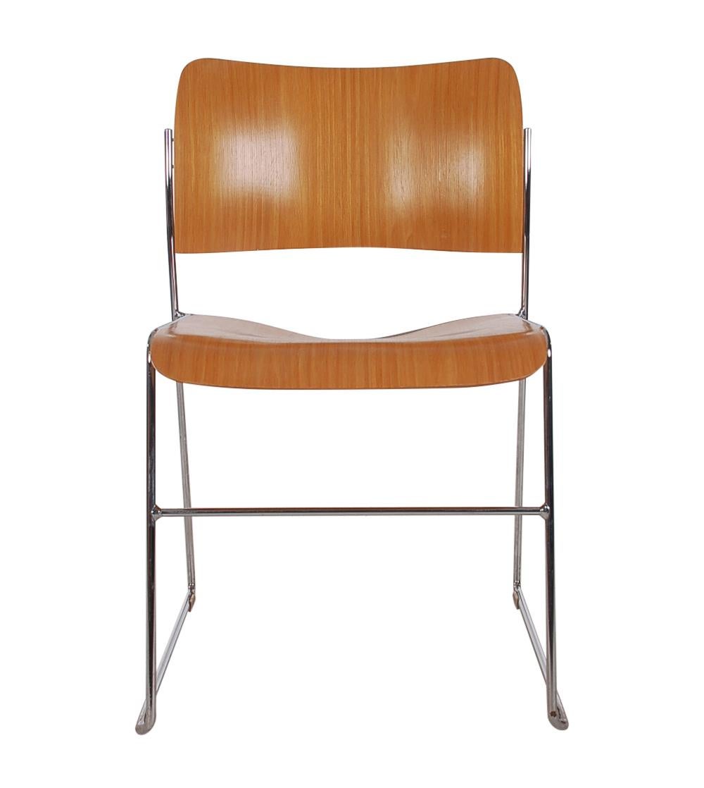 Eight Mid-Century Modern Bentwood Stackable Dining Chairs 40/4 by David Rowland In Good Condition In Philadelphia, PA