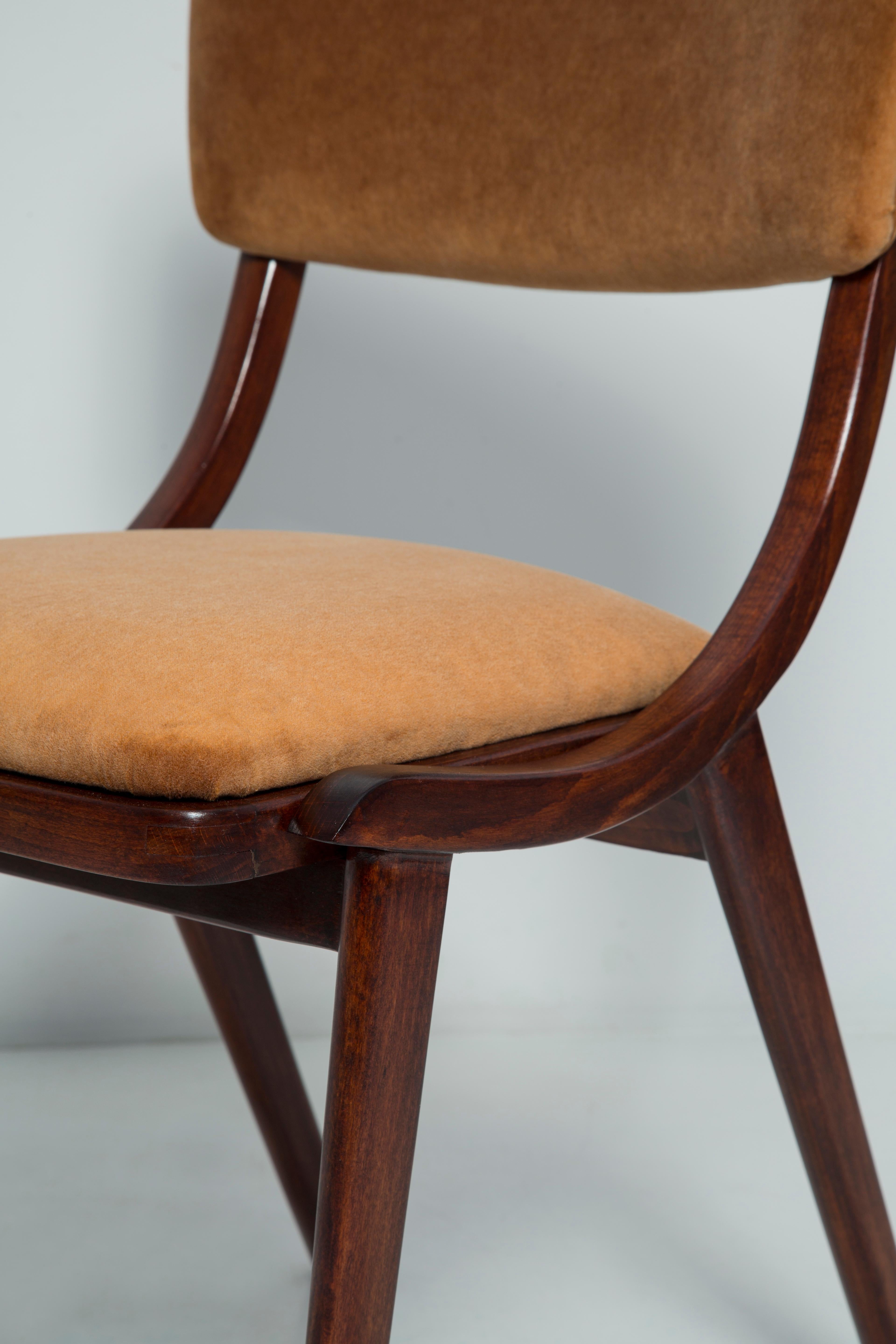 Eight Mid Century Modern Bumerang Chairs, Brown Beige Velvet, Poland, 1960s For Sale 2