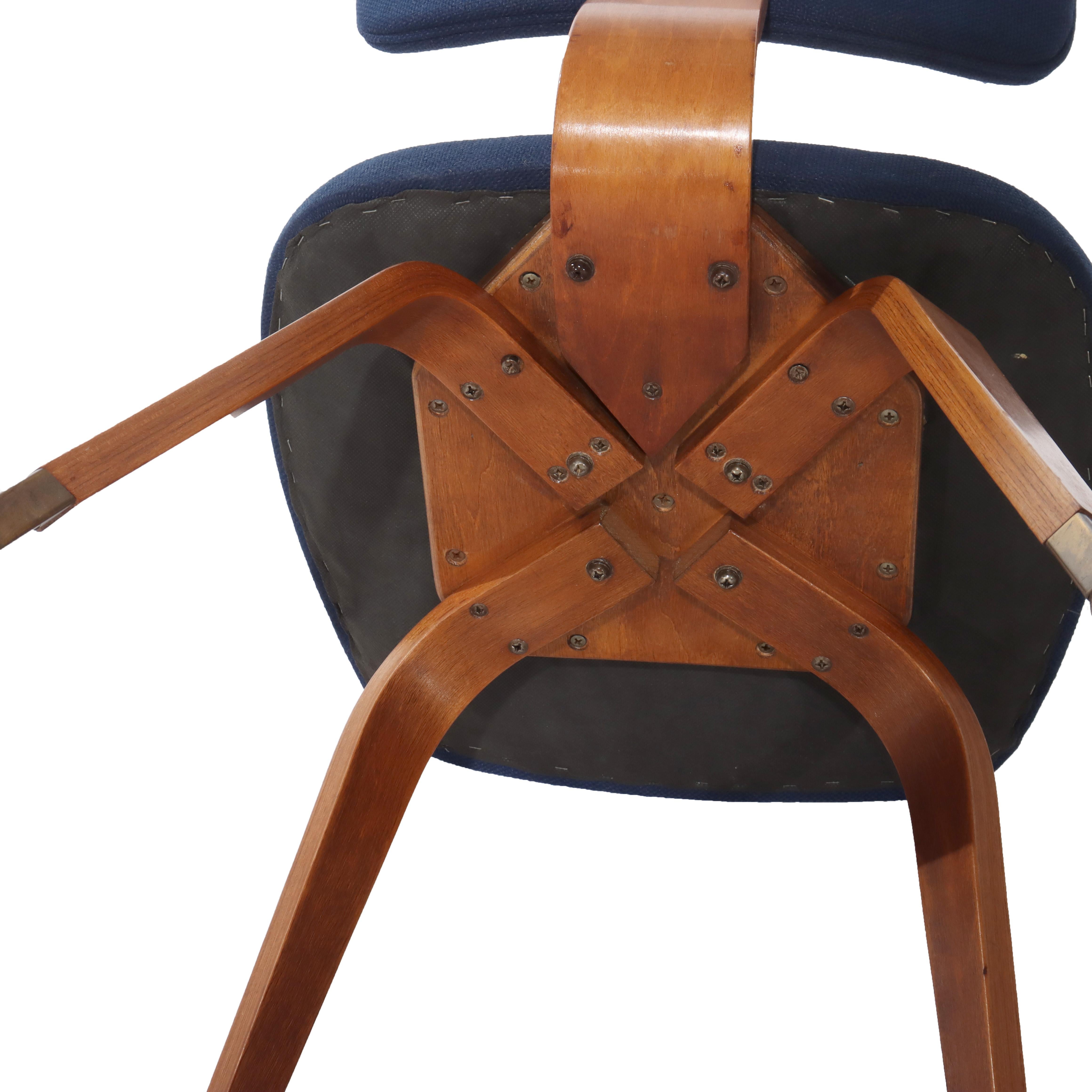 Juego de ocho sillas de teca tapizadas modernas de mediados de siglo C1960 en venta 4