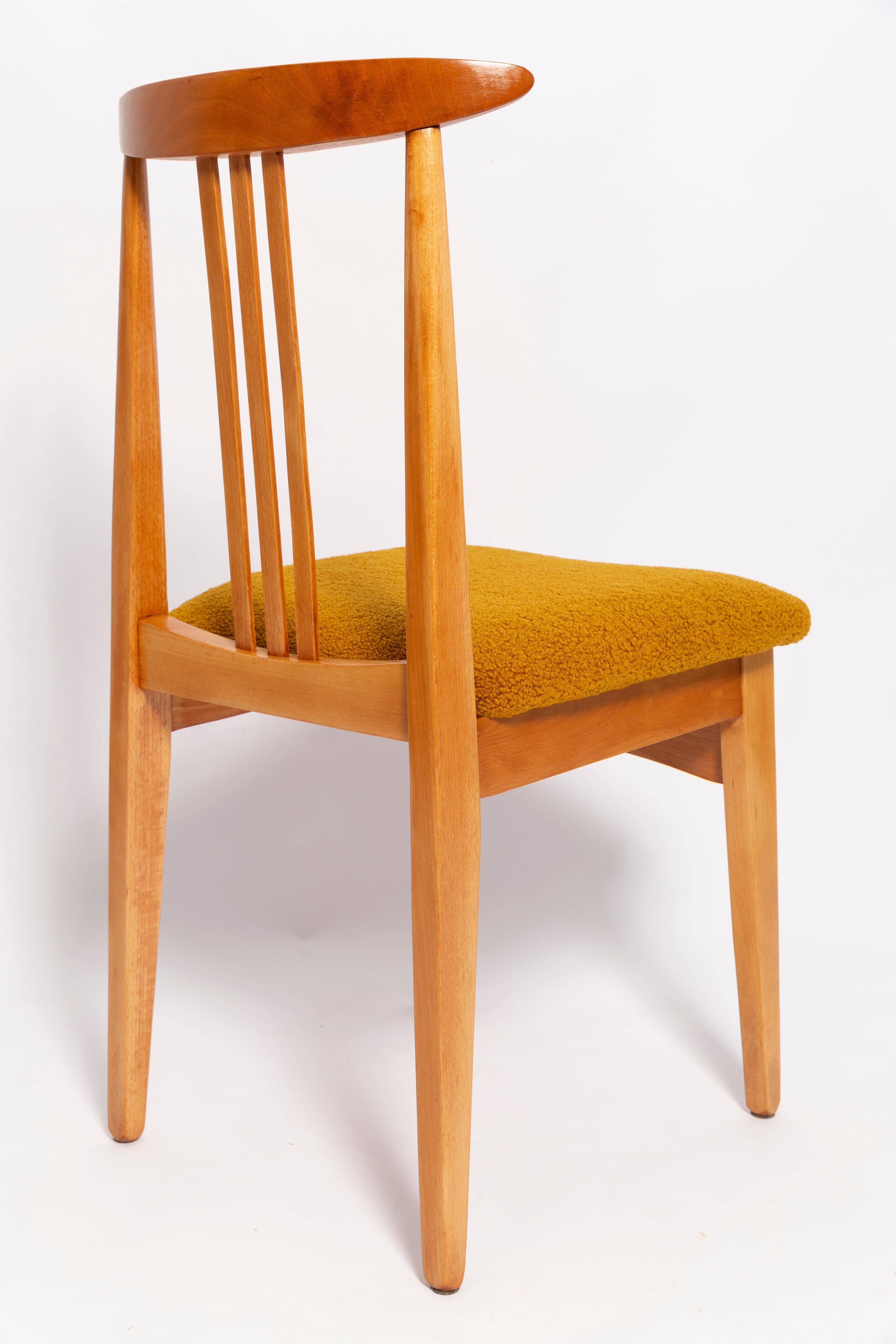 Eight Mid-Century Ochre Boucle Chairs, Light Wood, M. Zielinski, Europe, 1960s In Excellent Condition For Sale In 05-080 Hornowek, PL