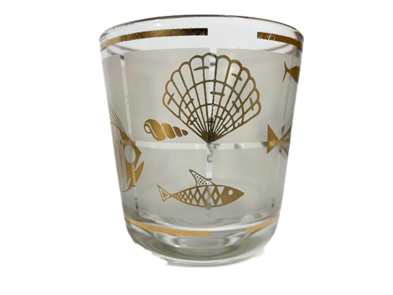 Acht Old Fashioned-Gläser aus der Mitte des Jahrhunderts mit mattiertem Meeresleben-Muster (amerikanisch) im Angebot