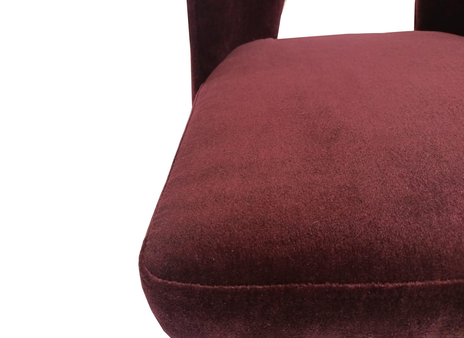 Ocho sillas de concha de mediados de siglo, Alexander de terciopelo morado, Dedar, Europa, años 60 Textil en venta