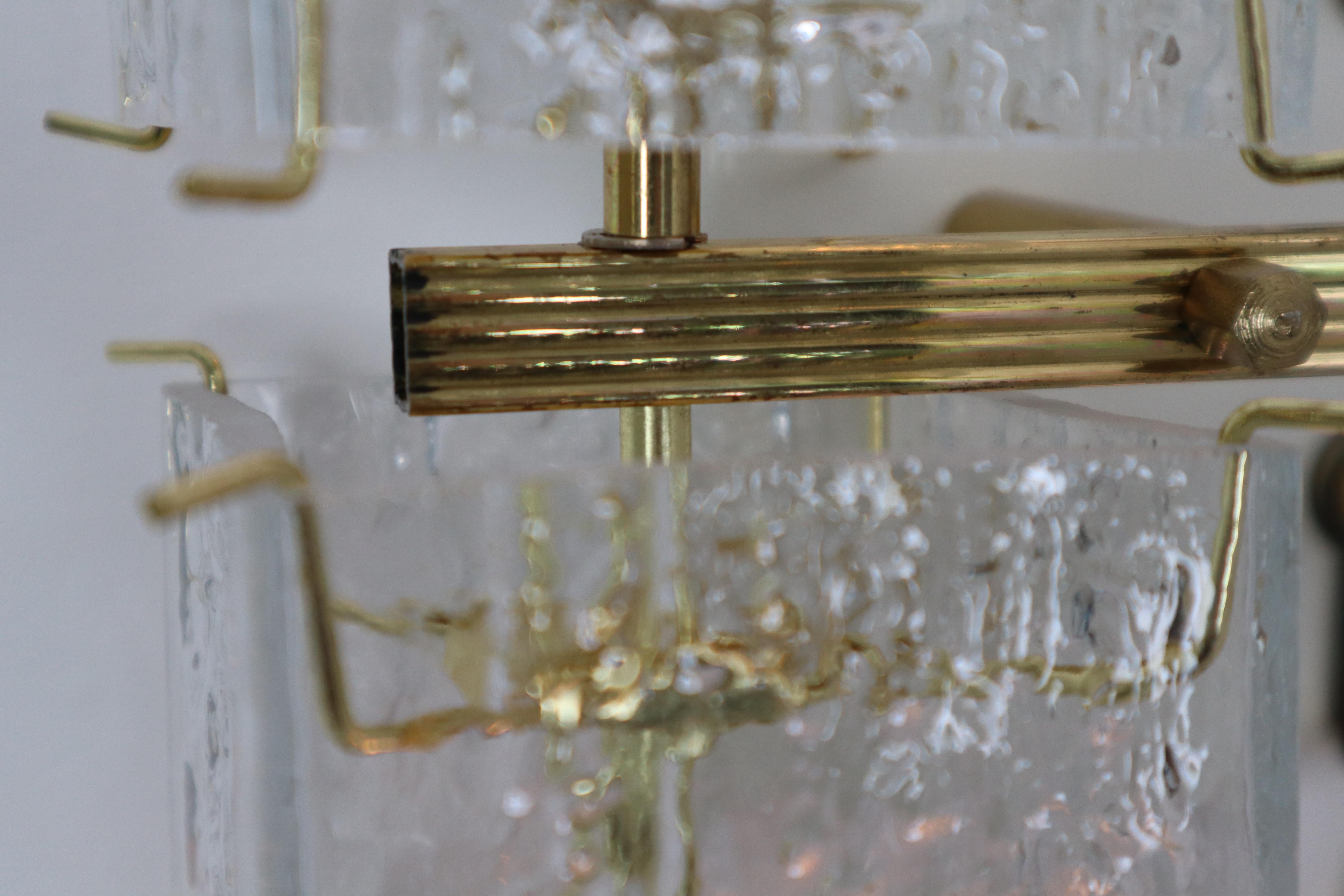 20th Century Eight Midcentury Wall Lights with Structured Glass and Brass, Europe 1970s For Sale