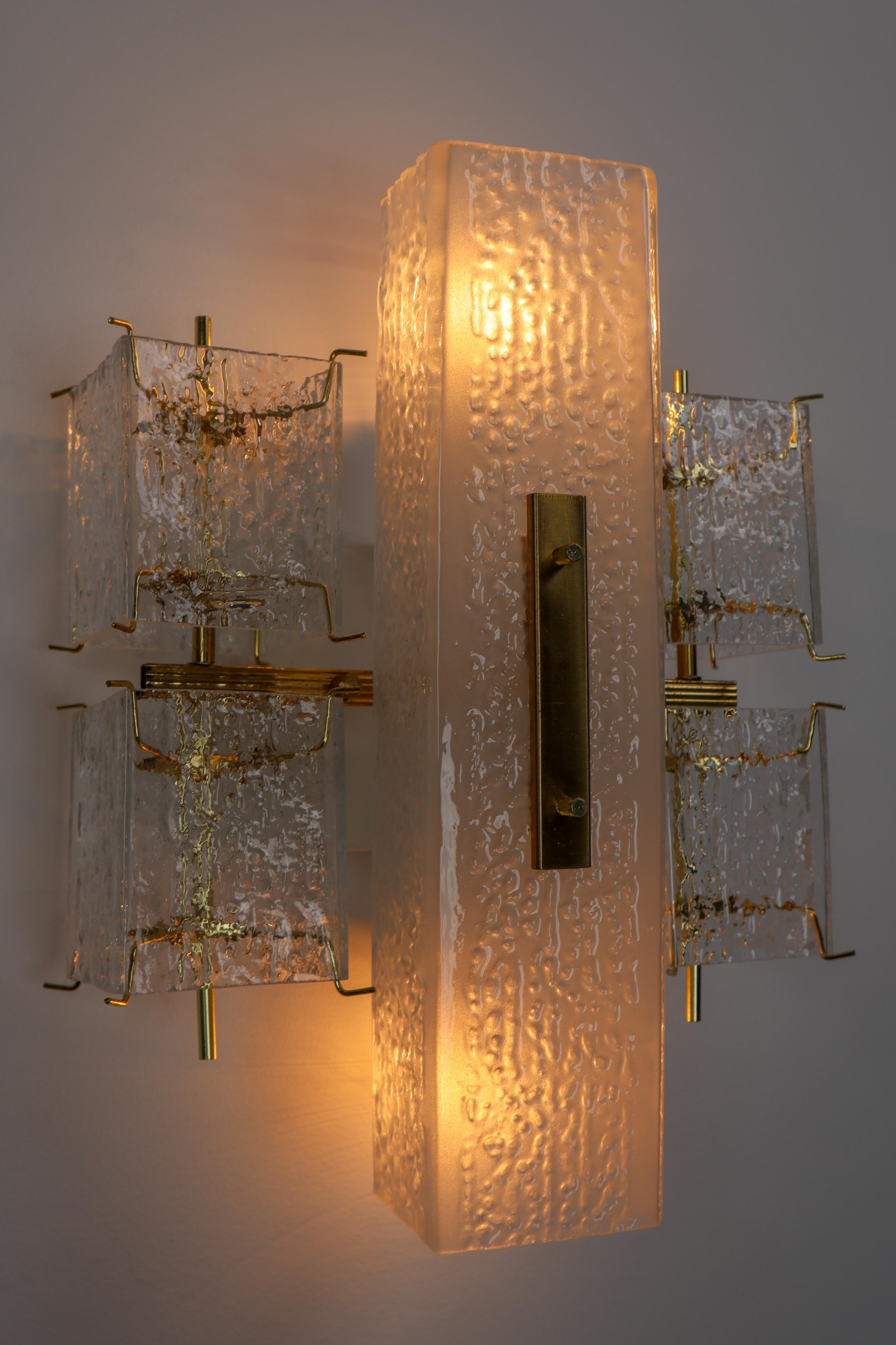 Eight Midcentury Wall Lights with Structured Glass and Brass, Europe 1970s For Sale 1
