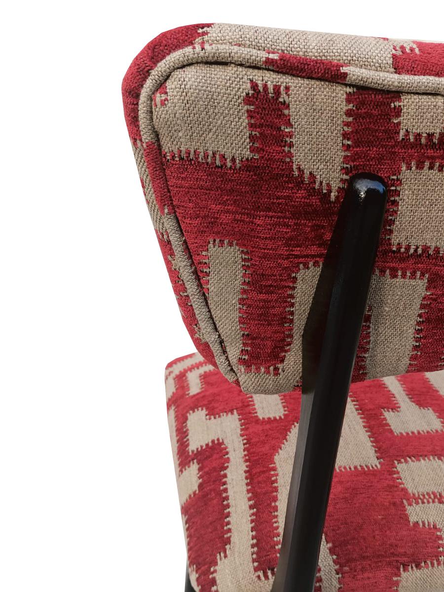 Ocho Sillas Mariposas Mediano Siglo, Jacquard Rojo Beige, Madera Negra Europa Años 60 en Excelente estado para la venta en 05-080 Hornowek, PL