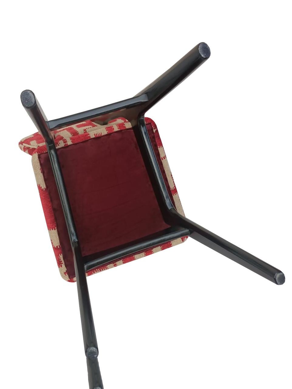Ocho Sillas Mariposas Mediano Siglo, Jacquard Rojo Beige, Madera Negra Europa Años 60 en venta 1