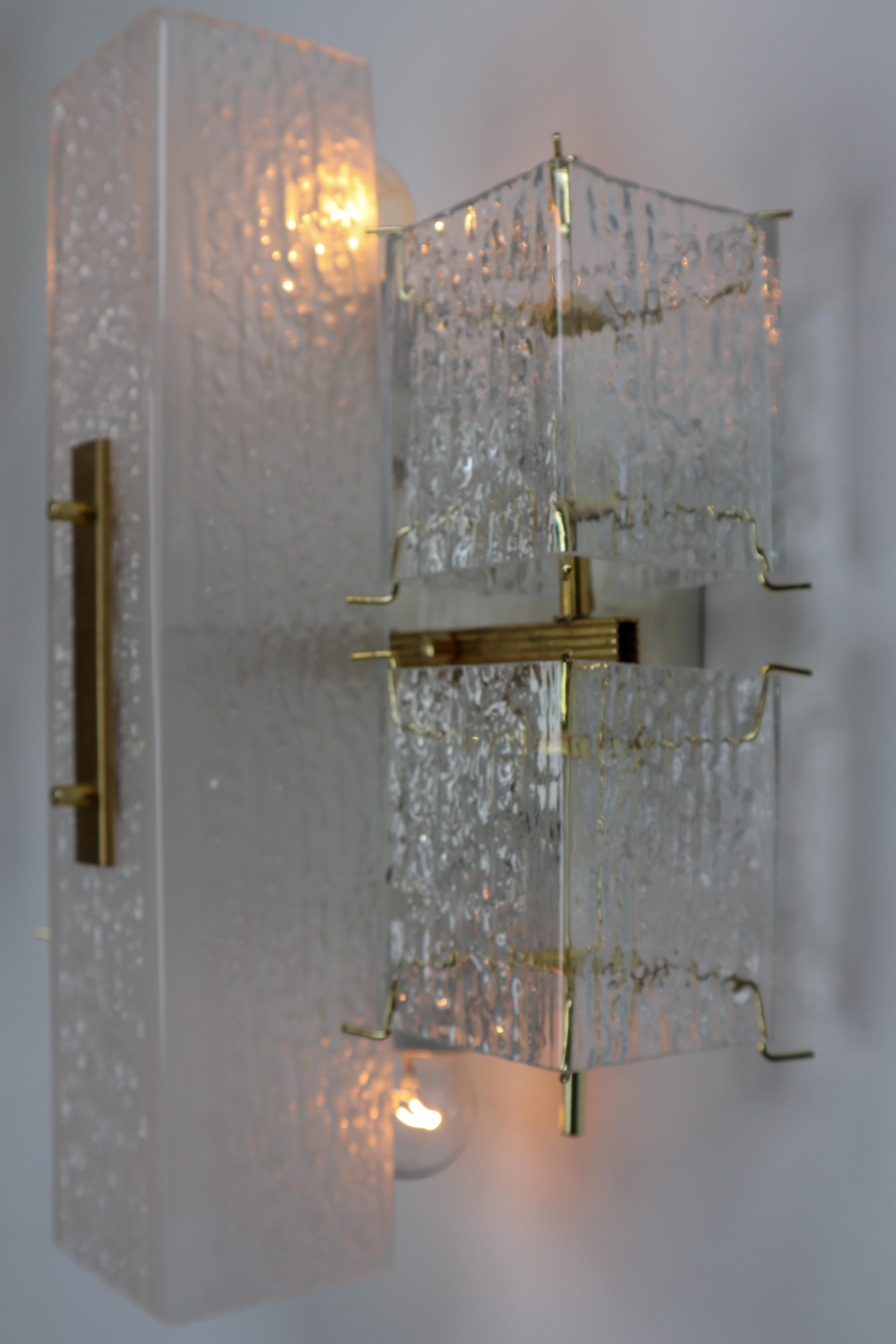 1 of 8 Midcentury Wall Lights with Structured Glass and Brass, Europe, 1970s For Sale 6