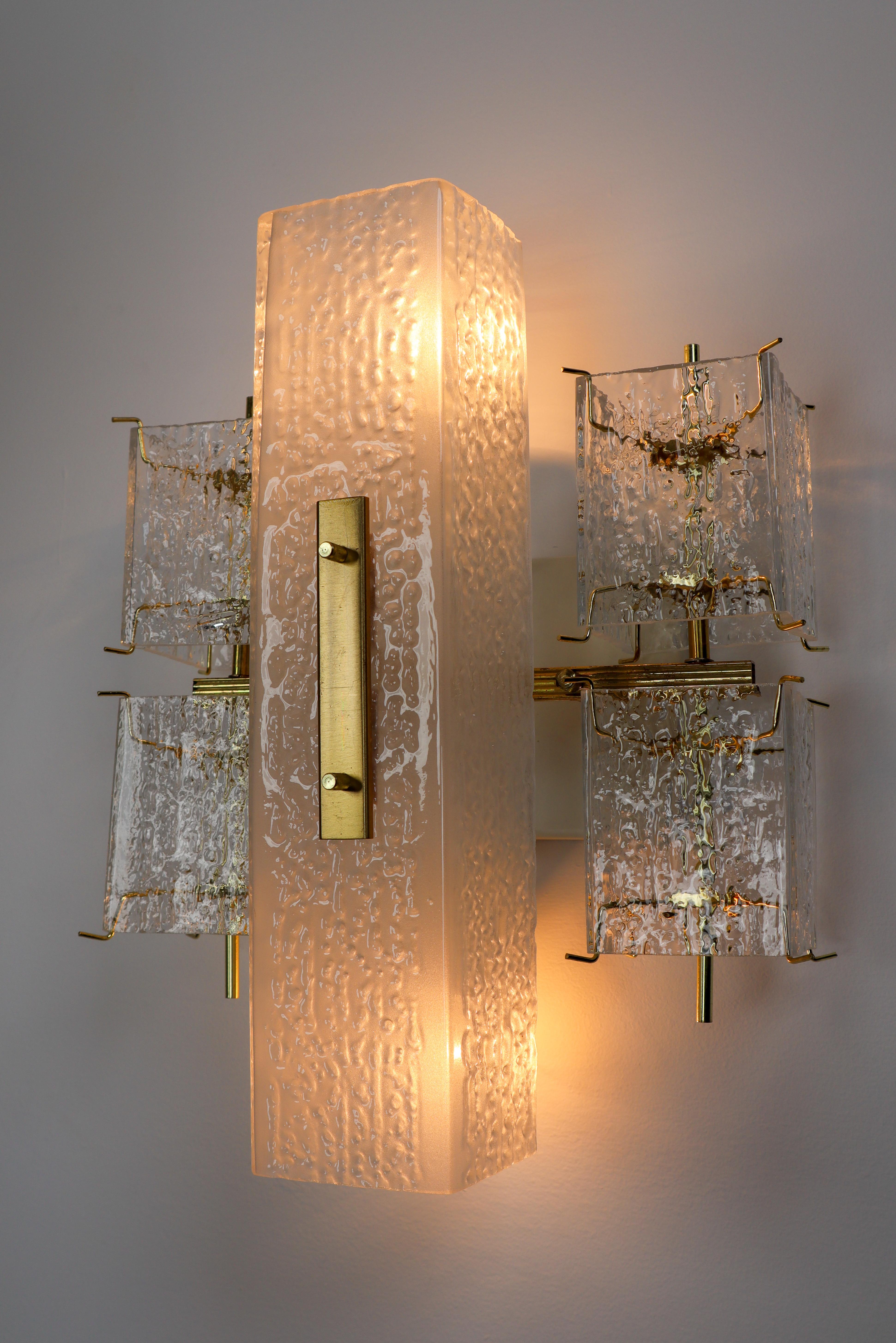 1 of 8 Midcentury Wall Lights with Structured Glass and Brass, Europe, 1970s For Sale 11