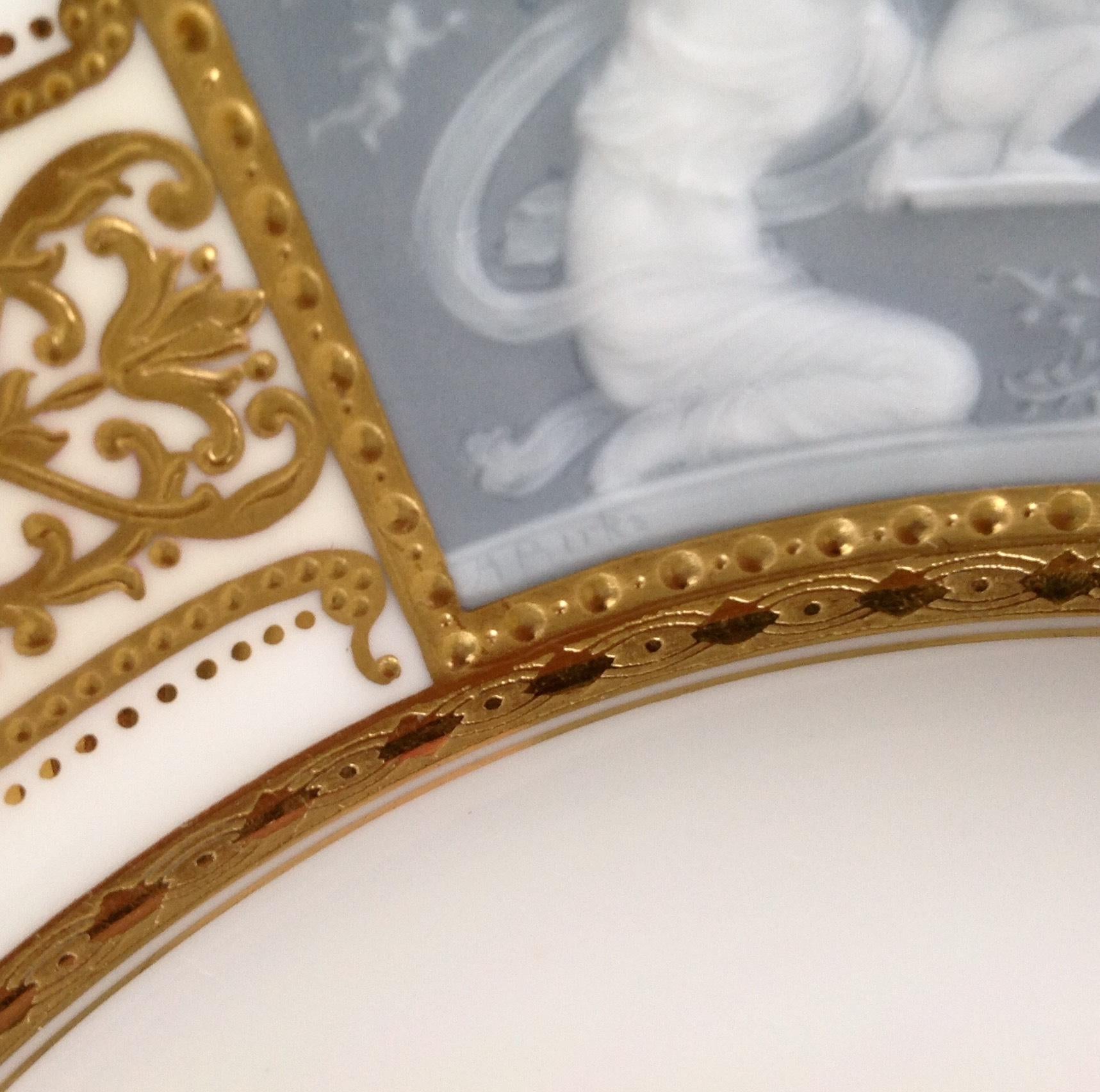 Ocho platos de porcelana Minton Pate-sur-Pate Firmados Alboin Birks en Excelente estado para la venta en Essex, MA