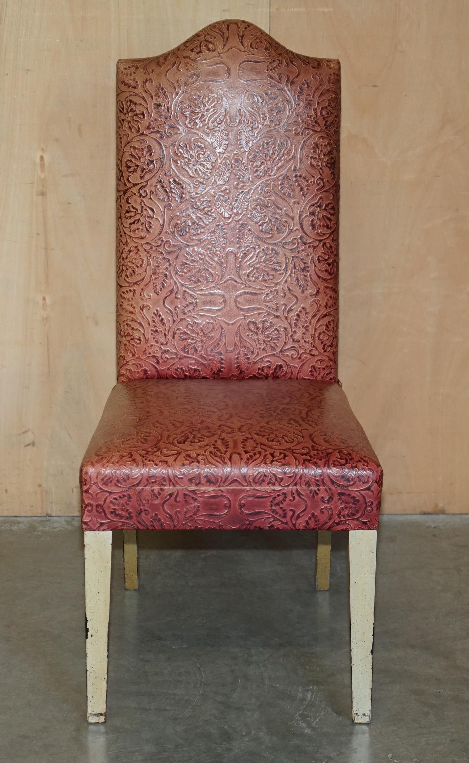 Européen CHAISES DE DINER CONTEMPORAINES CONTEMPORAINES EN CUIR EMBOSSÉ EiGHT MODERNES GRANDES CHAISES EN CUIR PEINTES 8 en vente