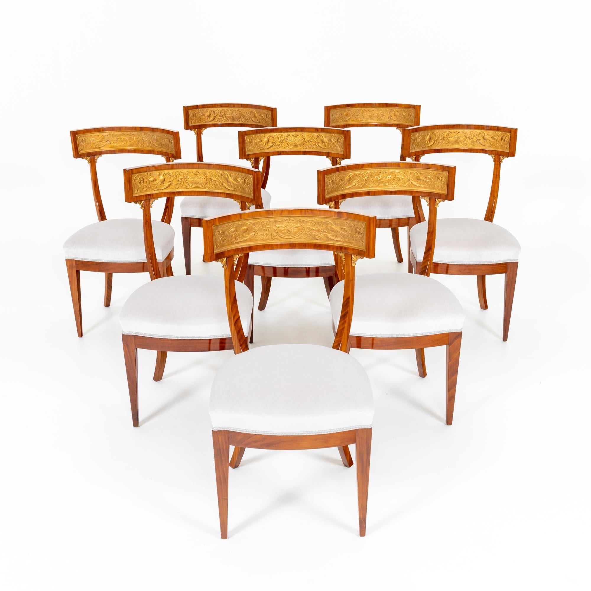 Acht neoklassizistische Esszimmerstühle aus Kirschbaumholz, Toskana, 19. Jahrhundert (Kirsche) im Angebot