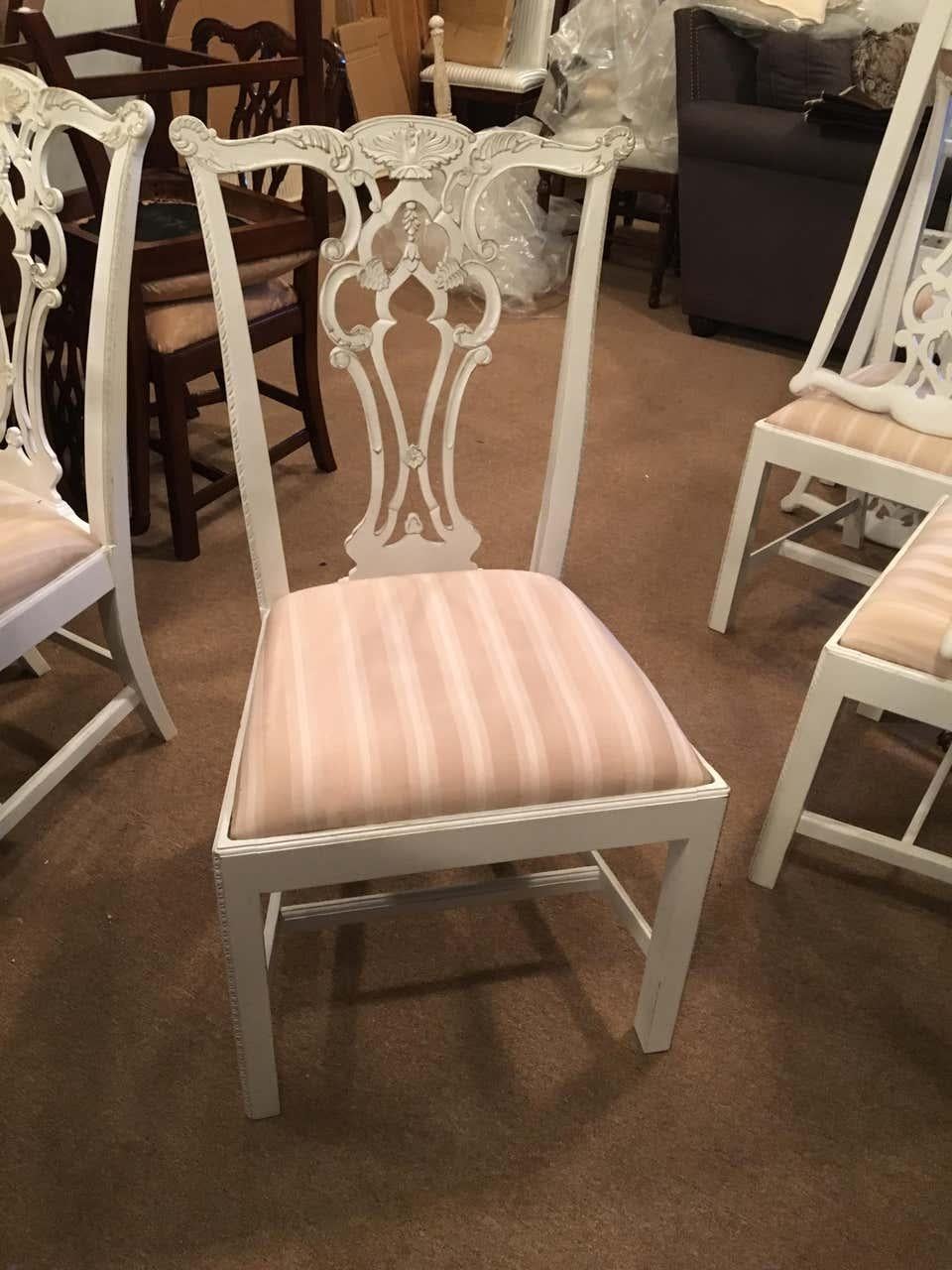 Huit nouvelles chaises à manger de style Chippendale à pieds droits par Leighton Hall en vente 2