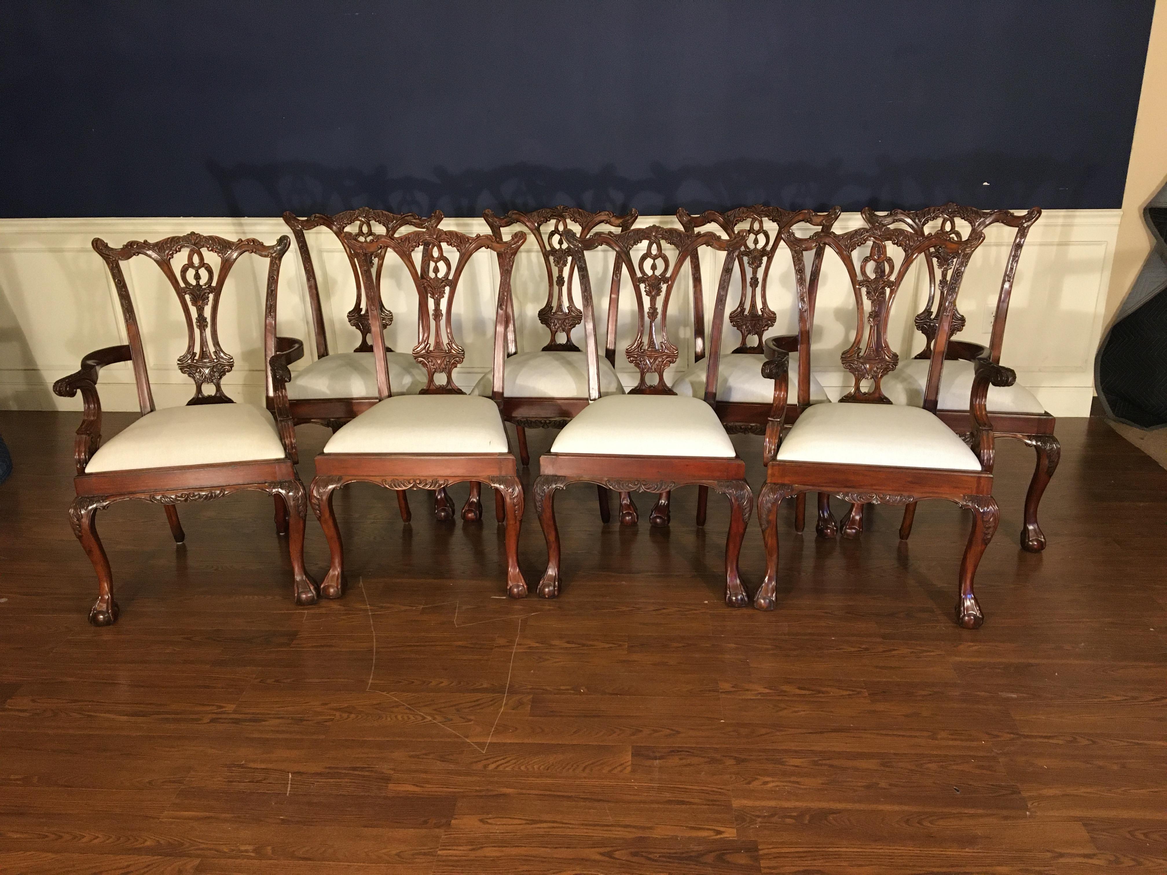 Acht neue Chippendale-Kugel- und Klauen-Esszimmerstühle aus Mahagoni von Leighton Hall (21. Jahrhundert und zeitgenössisch) im Angebot