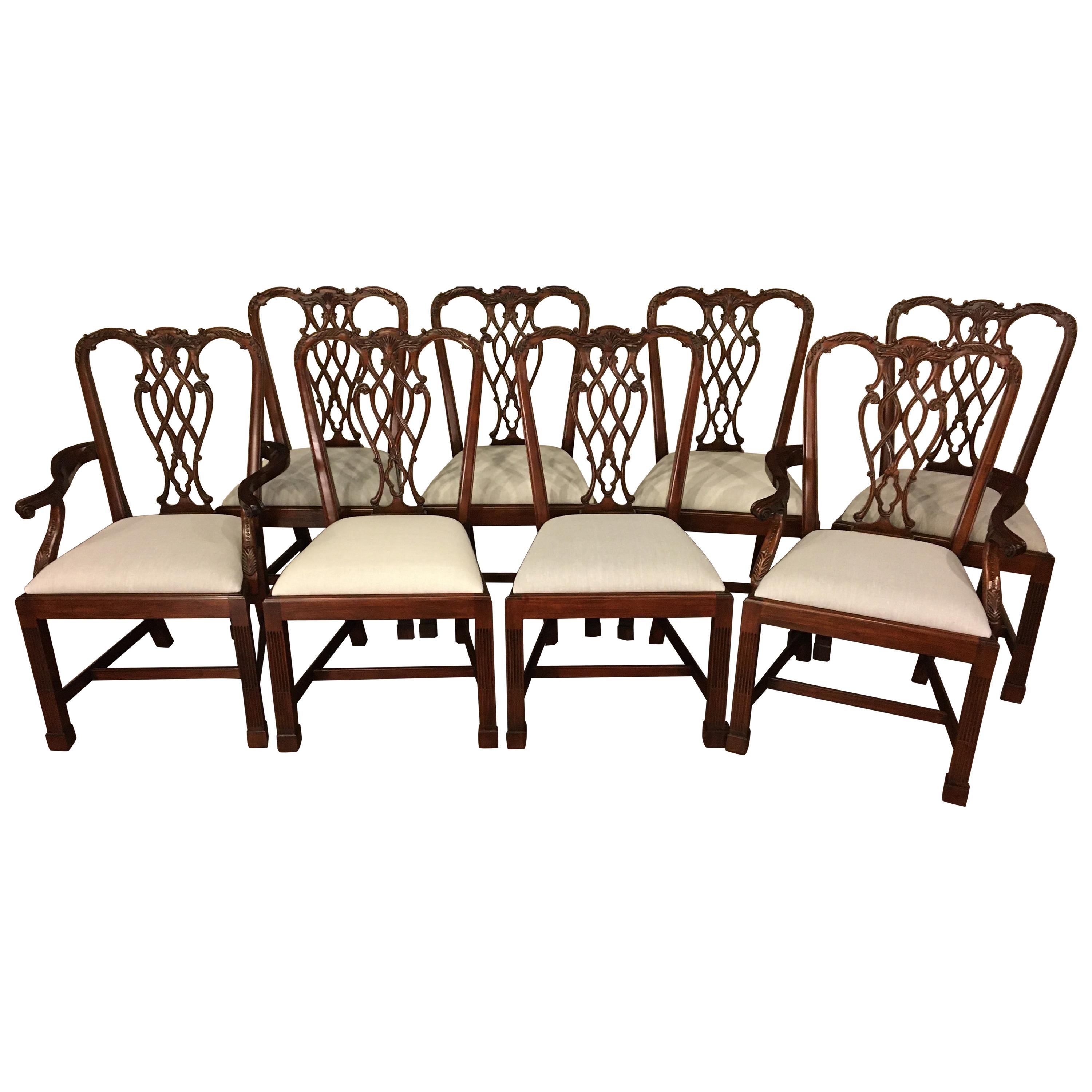Huit nouvelles chaises de salle à manger à pieds droits de style Chippendale par Leighton Hall en vente