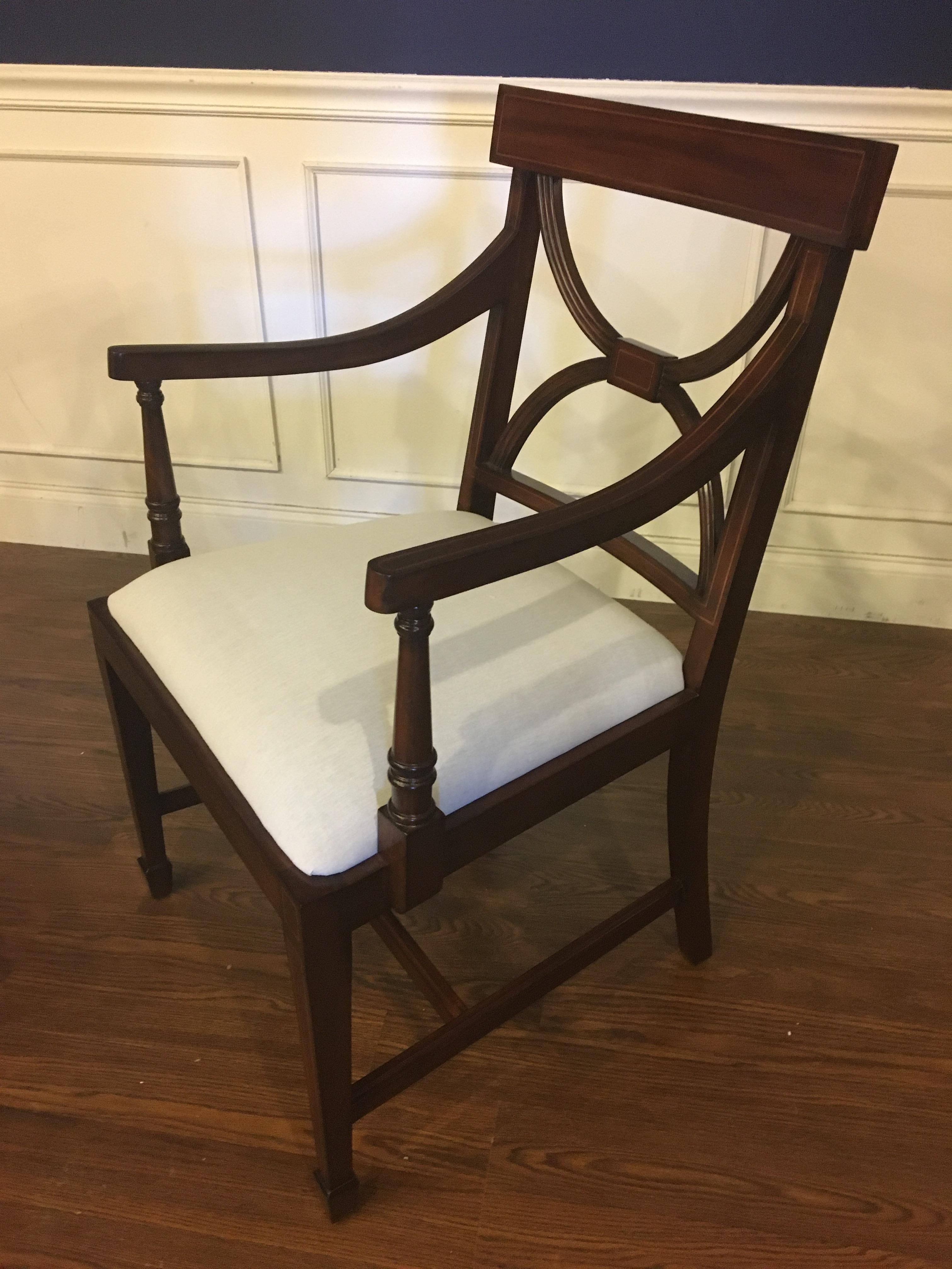Huit nouvelles chaises à manger traditionnelles en acajou incrustées de style Adams par Leighton Hall 3