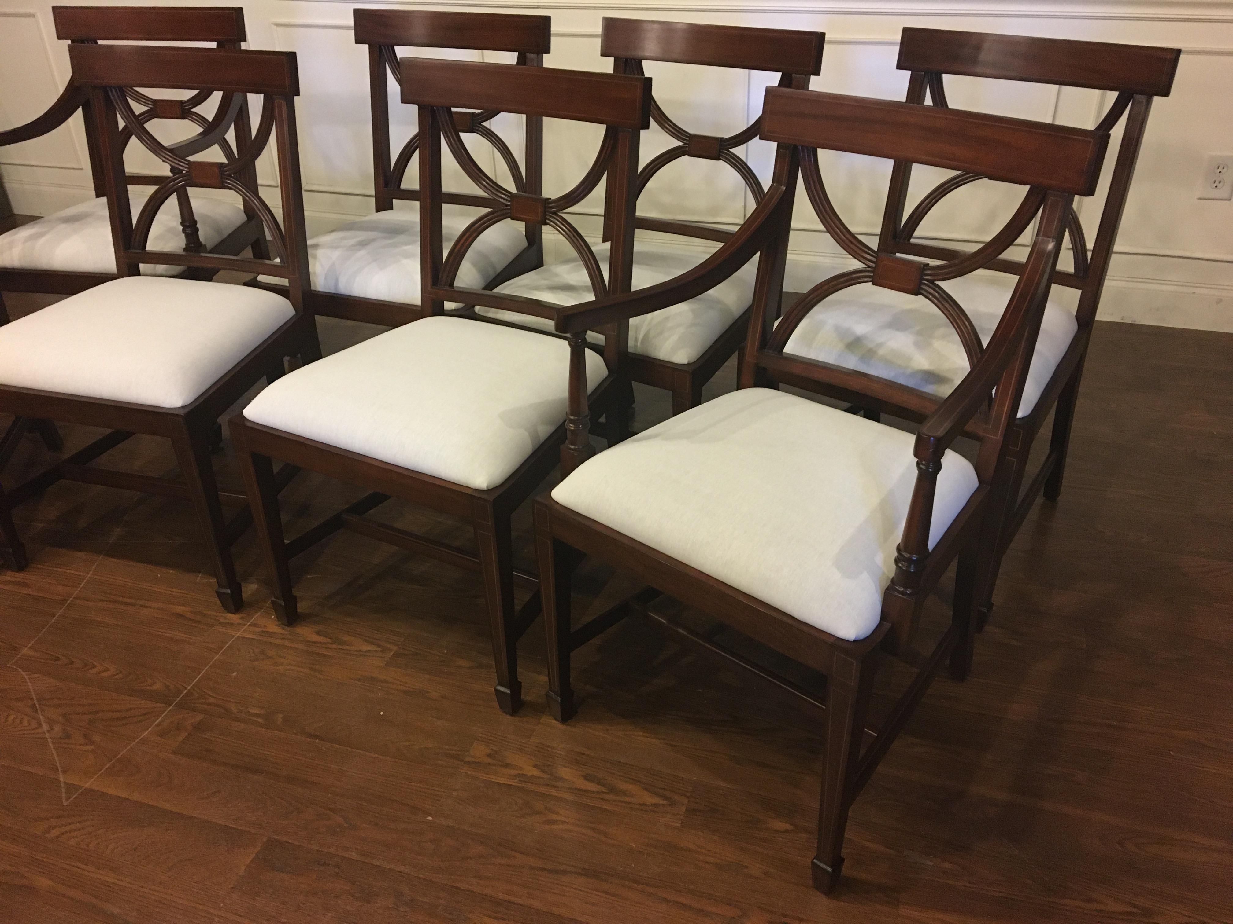 Acht neue traditionelle Mahagoni-Esszimmerstühle mit Intarsien im Adams-Stil von Leighton Hall (Regency)