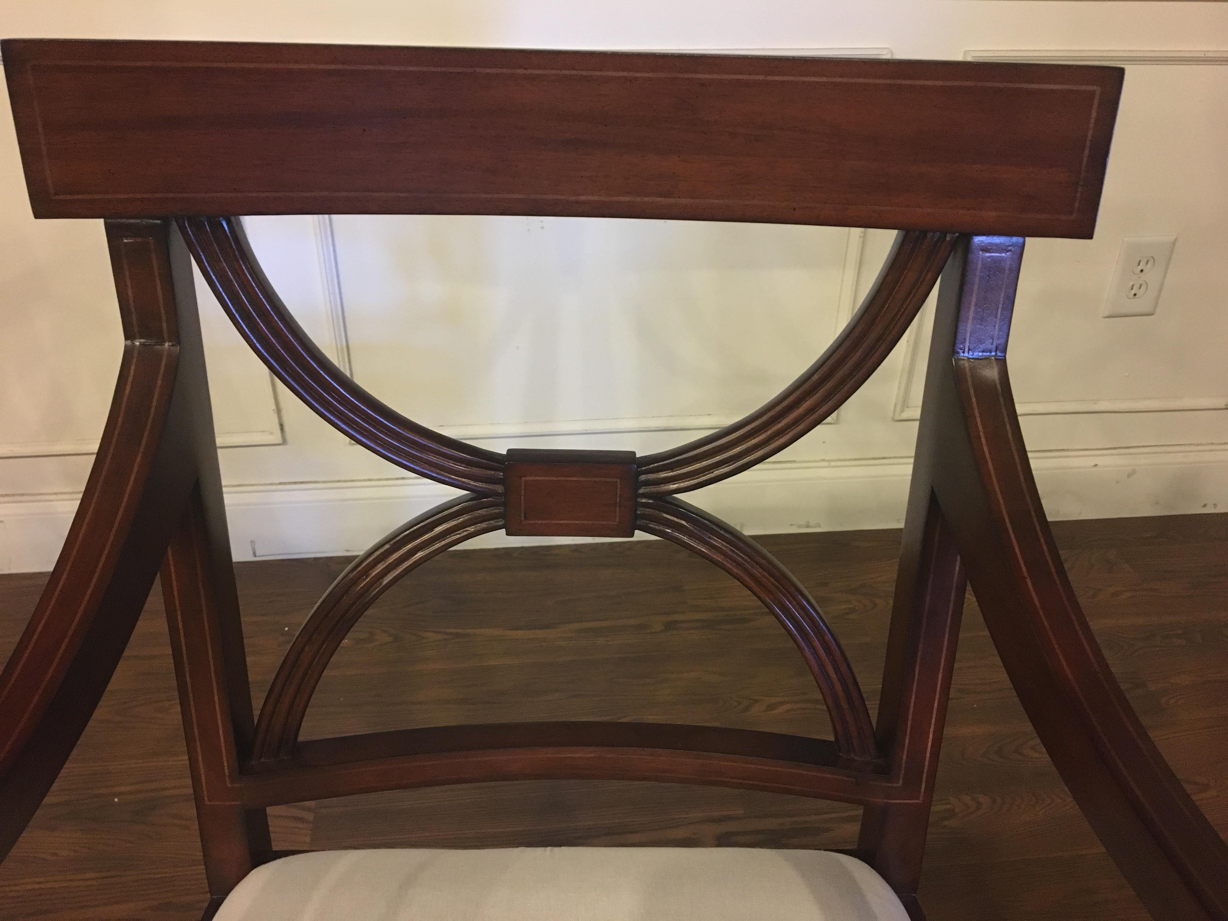 Acajou Huit nouvelles chaises à manger traditionnelles en acajou incrustées de style Adams par Leighton Hall