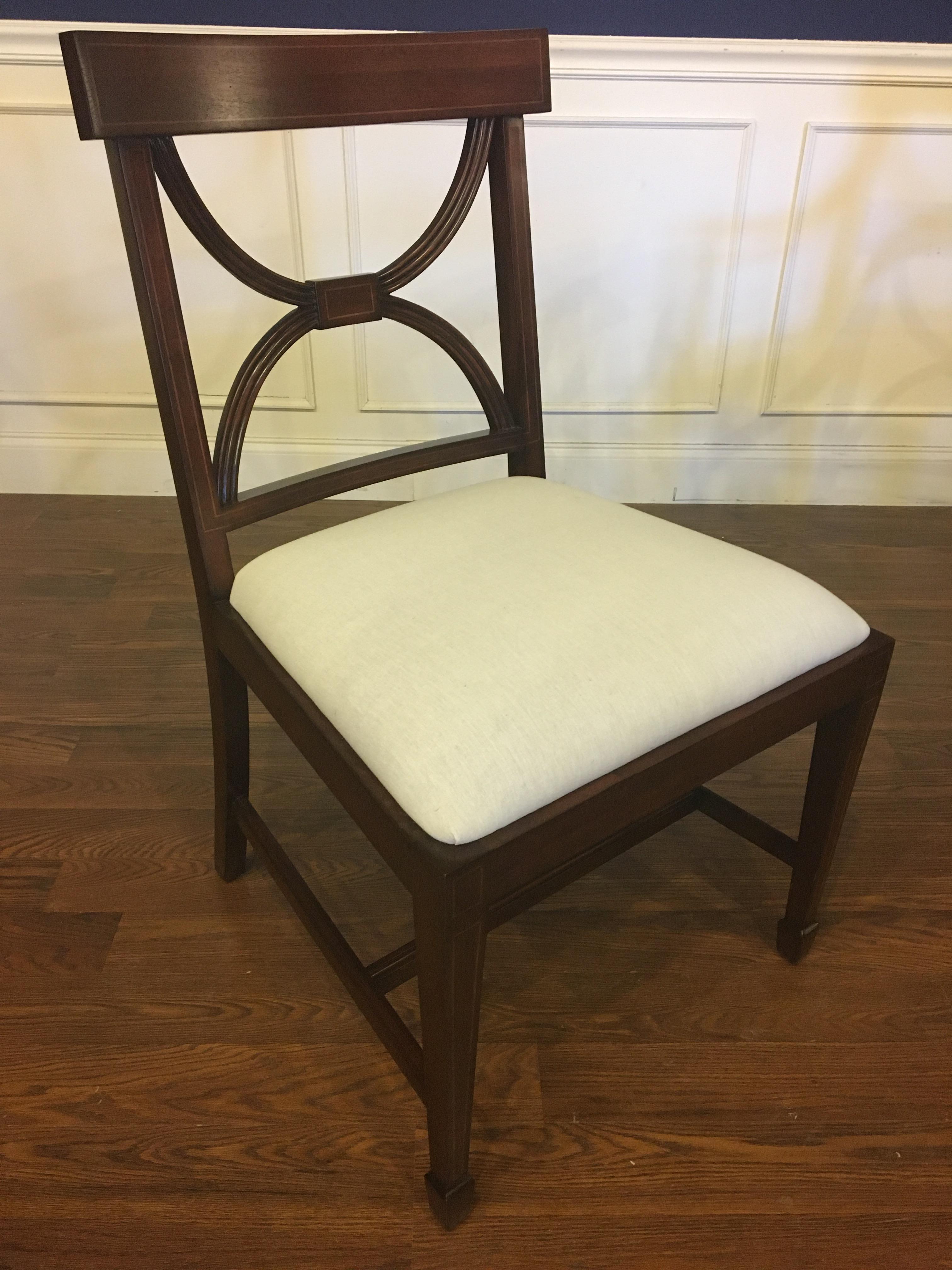 Huit nouvelles chaises à manger traditionnelles en acajou incrustées de style Adams par Leighton Hall 2