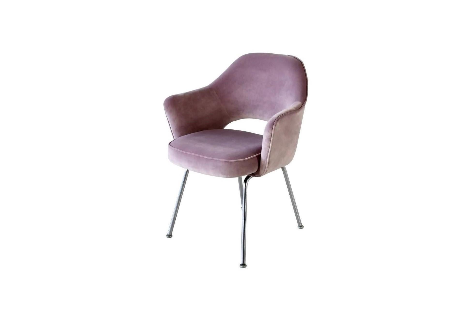 Eight Newly Upholstered Saarinen Executive Chairs by Knoll 7