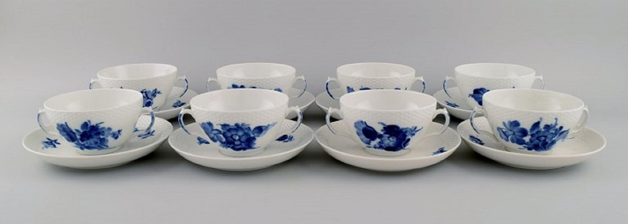 Eight Royal Copenhagen Blue Flower braided bouillon cups with saucers. Model number 10/8282.
The cup measures: 10.5 x 6 cm.
Saucer diameter: 16 cm.
In excellent condition.
Stamped.
1st factory quality.