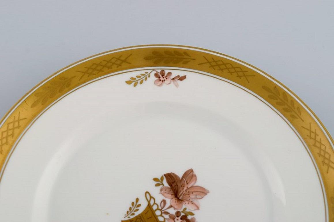 Acht königliche Kopenhagener Goldener Korb- Lunch-Teller aus handbemaltem Porzellan (Handbemalt) im Angebot