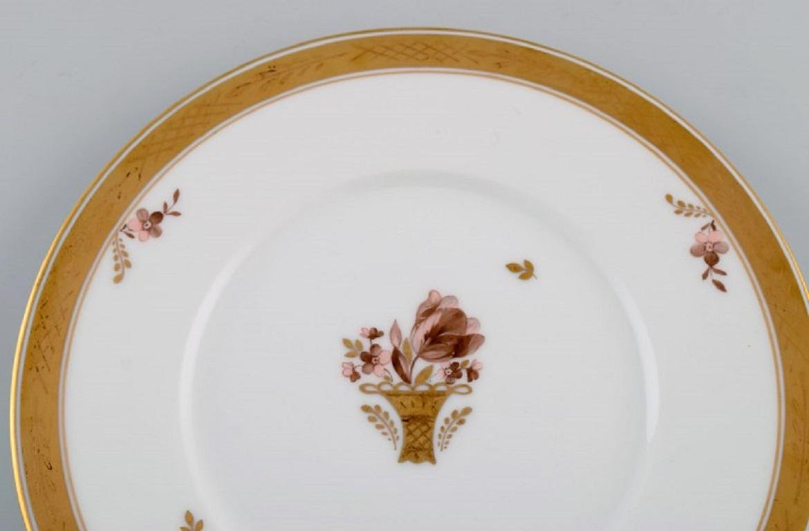 Acht königliche Kopenhagener Goldene Korbteller aus Porzellan mit Blumen (Dänisch) im Angebot