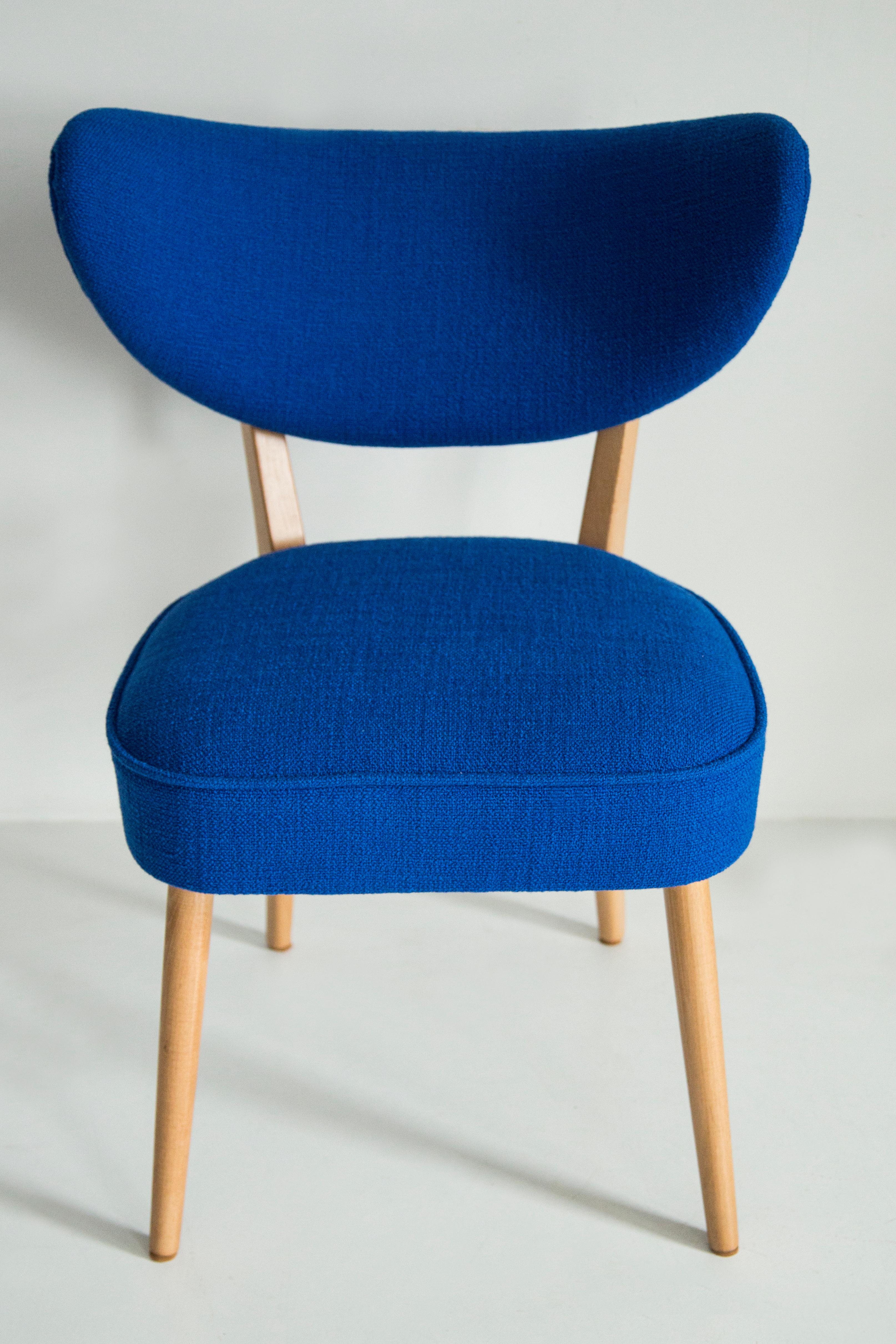 Sièges de salle à manger élastiques, très confortables et stables.
Il s'agit de chaises contemporaines inspirées du style des années 1960. 
Elles peuvent être utilisées comme fauteuils et chaises à manger. 

La chaise a été conçue par Vintola