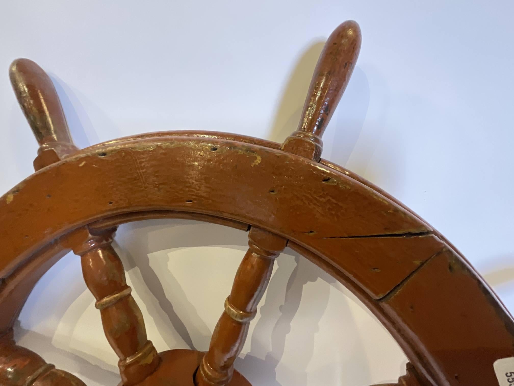 Bois Roue de navire à huit rayons avec moyeu en fer en vente