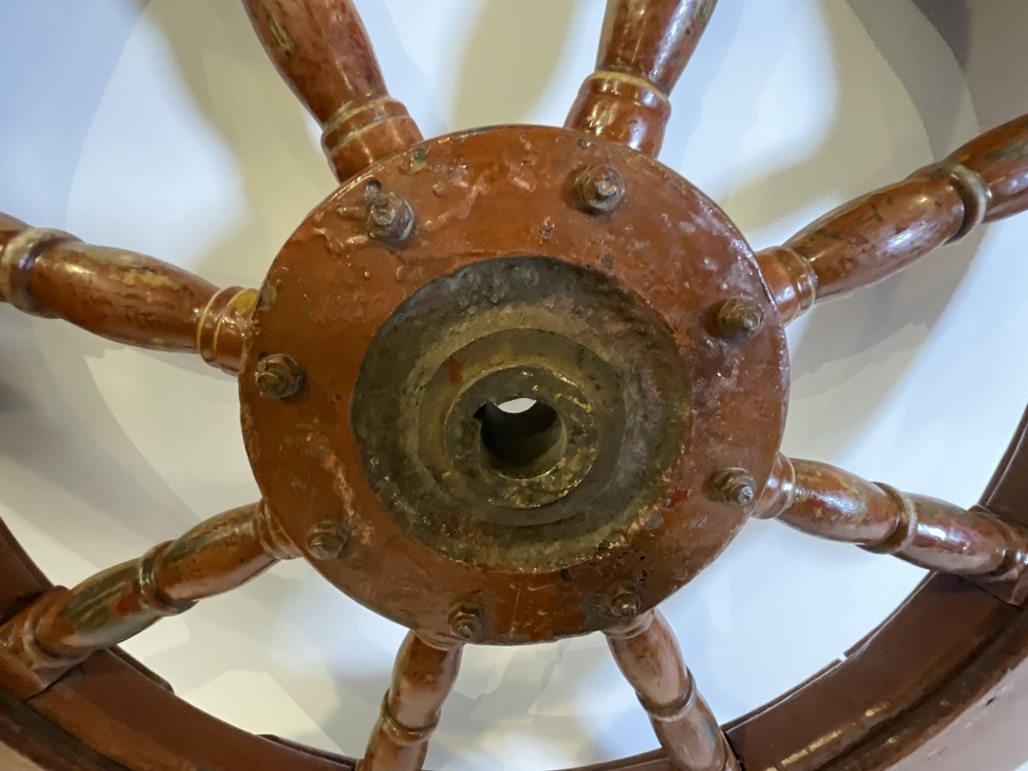 Roue de navire à huit rayons avec moyeu en fer en vente 2