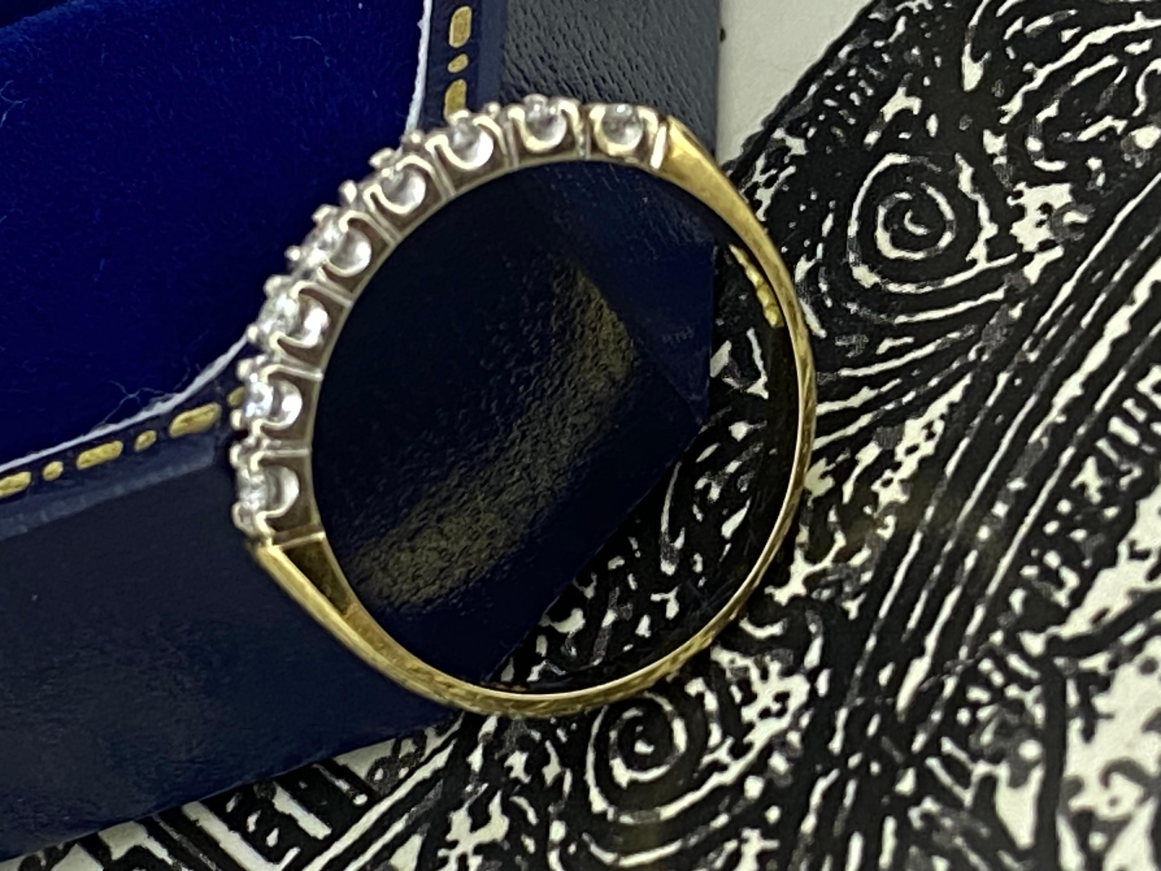 Taille ronde Bracelet demi-éternité à huit pierres en or blanc et jaune 18 carats en vente