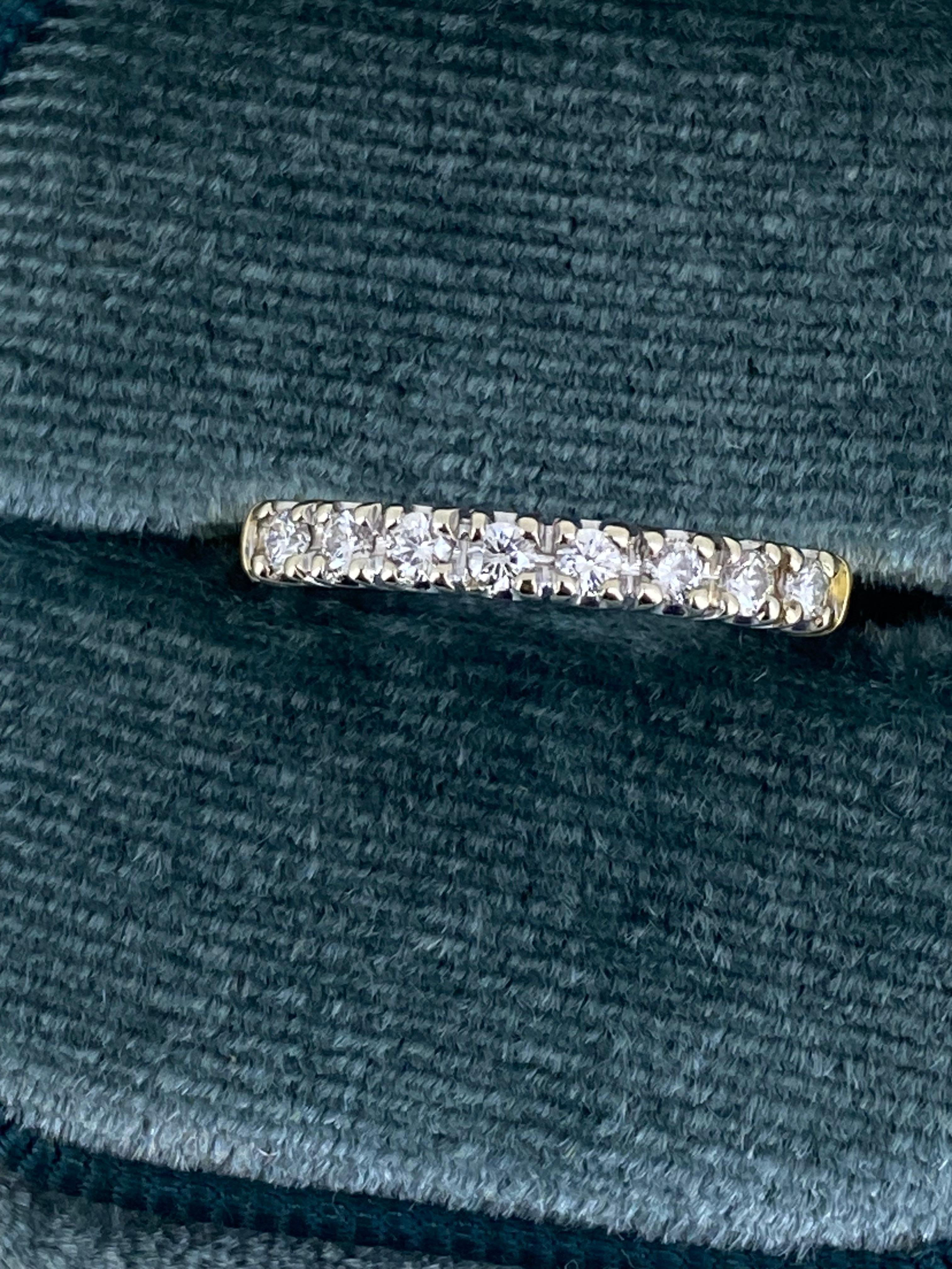 Bracelet demi-éternité à huit pierres en or blanc et jaune 18 carats Excellent état - En vente à MELBOURNE, AU