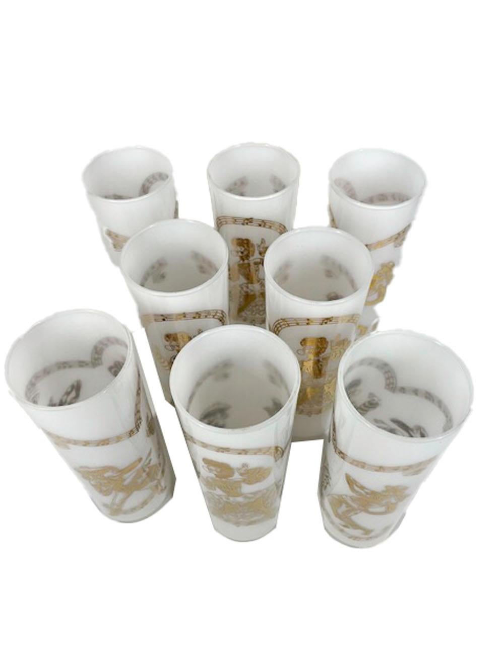 Otto bicchieri Tom Collins della metà del secolo scorso, in vetro trasparente con interni bianchi e smerigliati e con artisti Calypso in oro 22k all'esterno.