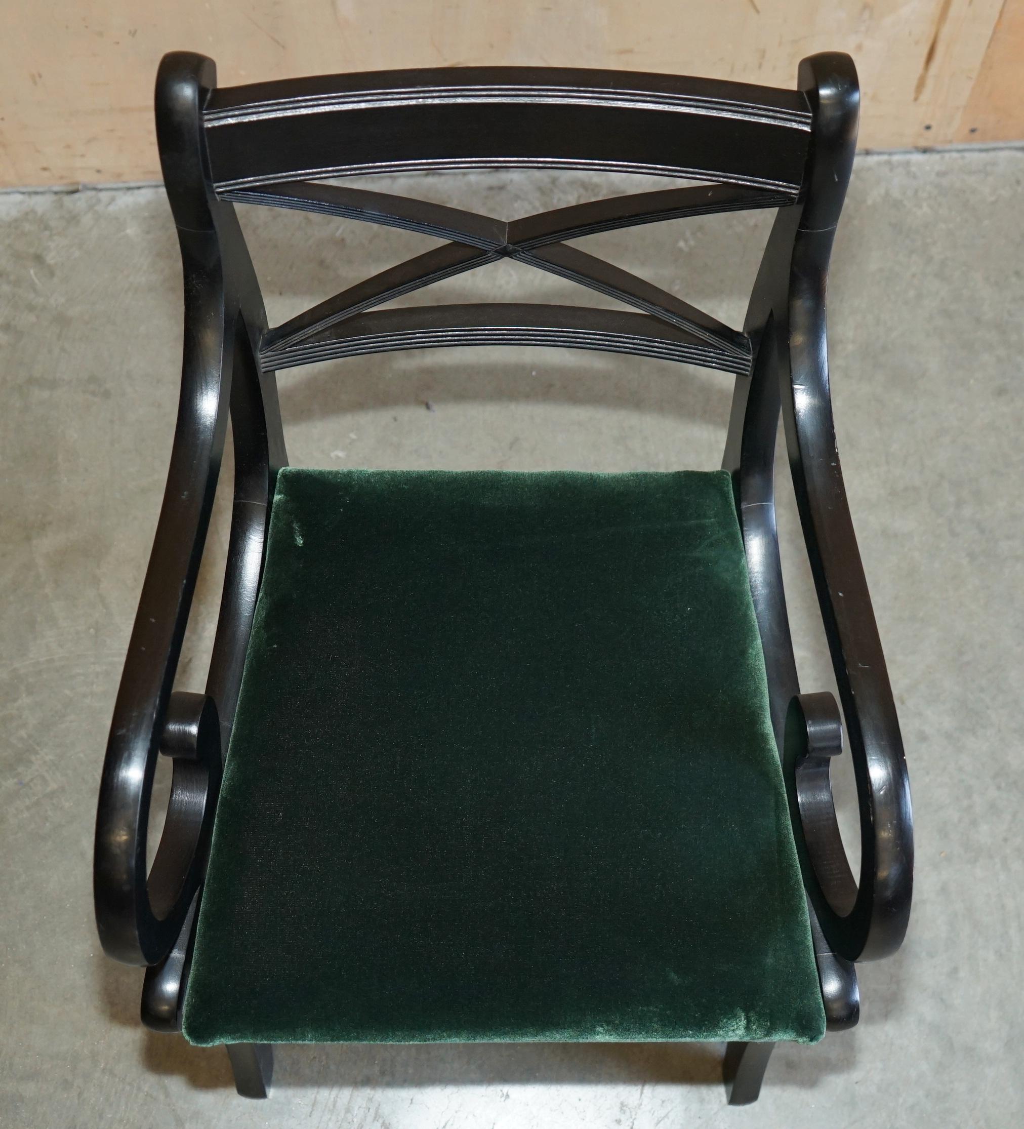 EIGHT VINTAGE ENGLISH REGENCY EBONISED SABRE LEG GREEN VELVET DiNING CHAIRS 8 In Good Condition For Sale In West Sussex, Pulborough