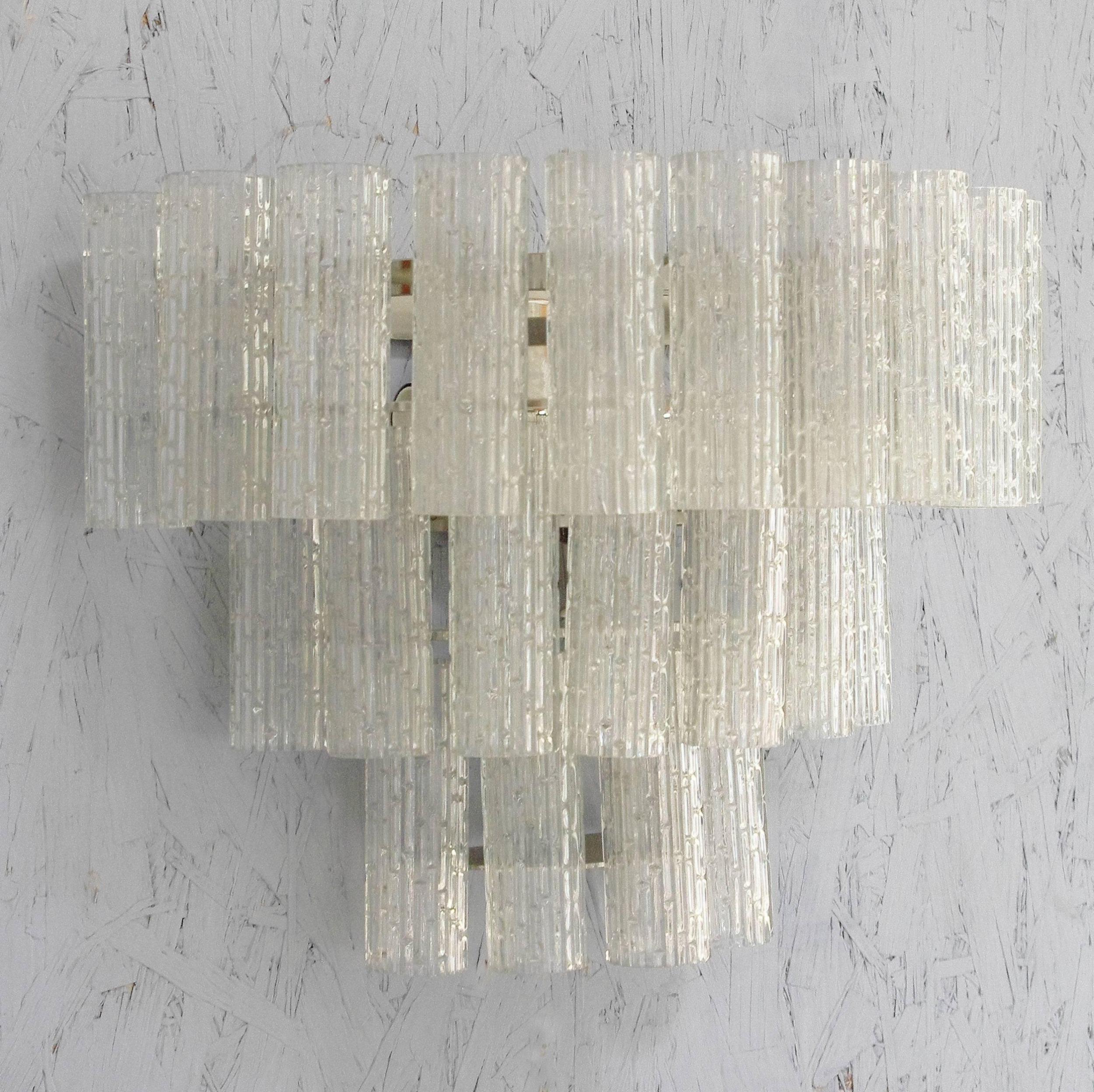 Mid-20th Century Set of 8 Vintage Italian sconces with clear Murano textured glass
