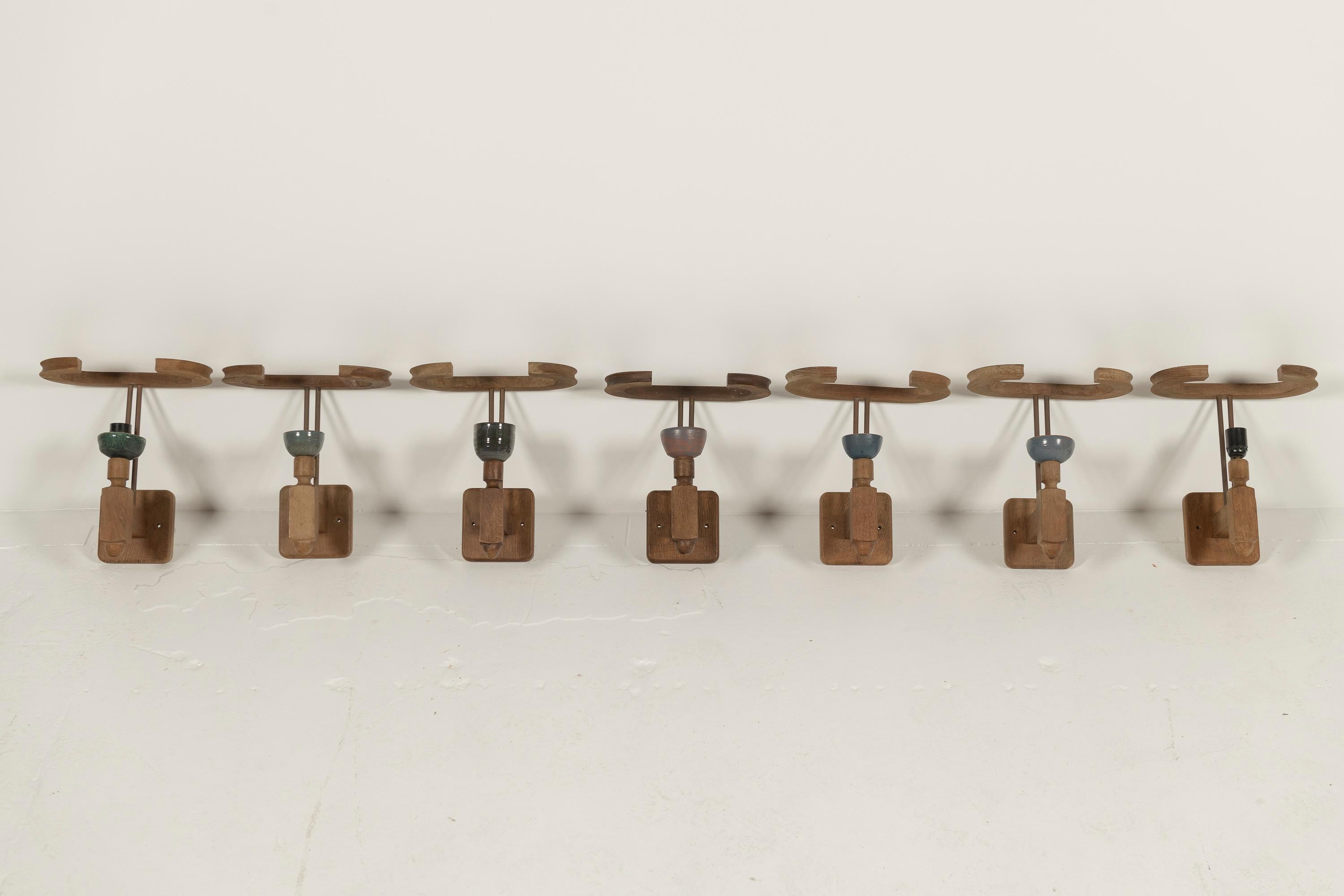 Acht Vintage-Wandleuchter aus Eiche und Keramik von Guillerme & Chambon, Frankreich, 1960er Jahre im Angebot 4