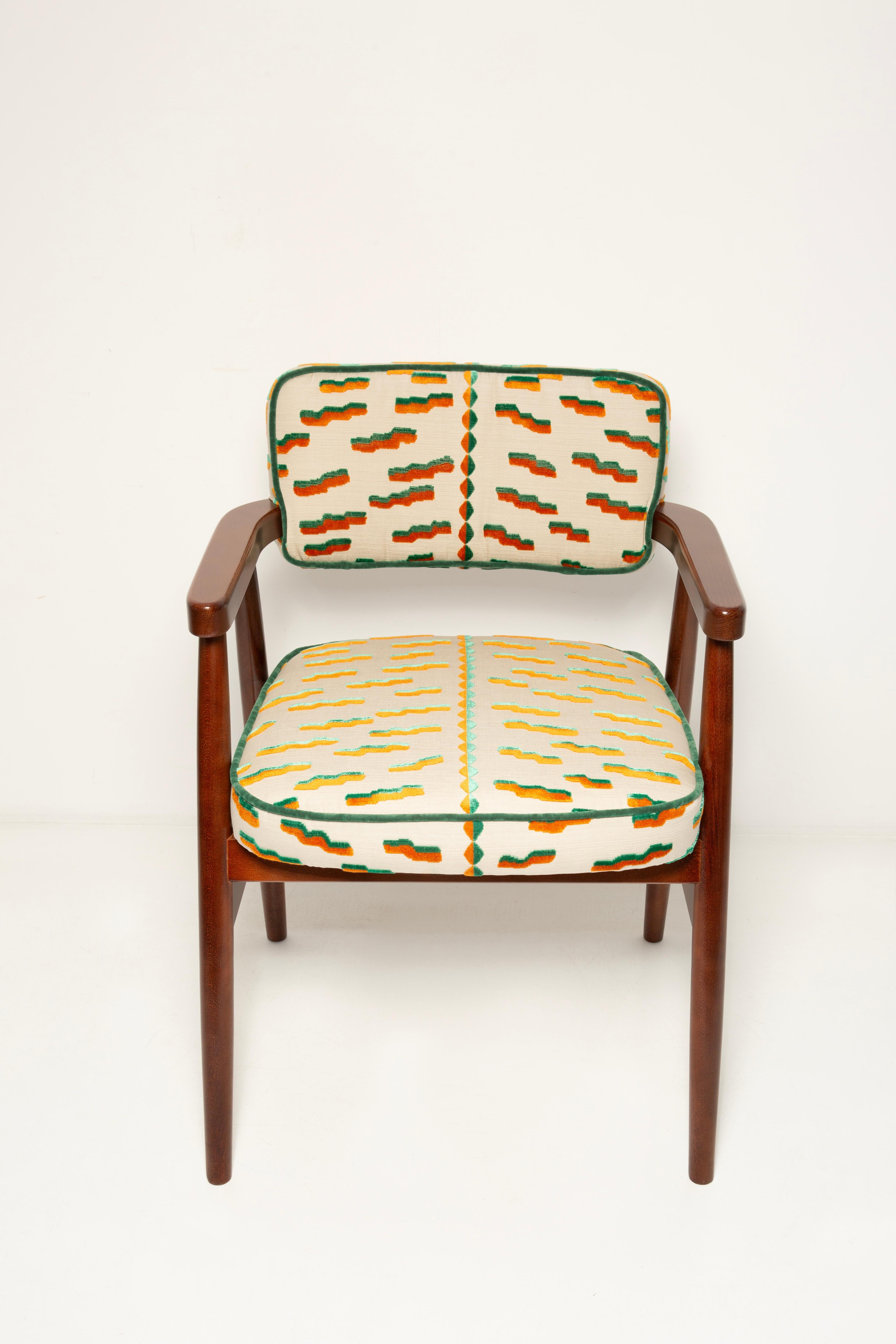 Ocho Sillas de Comedor Clásicas Vintola Studio, Dedar Jacquard Tiger Beat, Europa. Polaco en venta