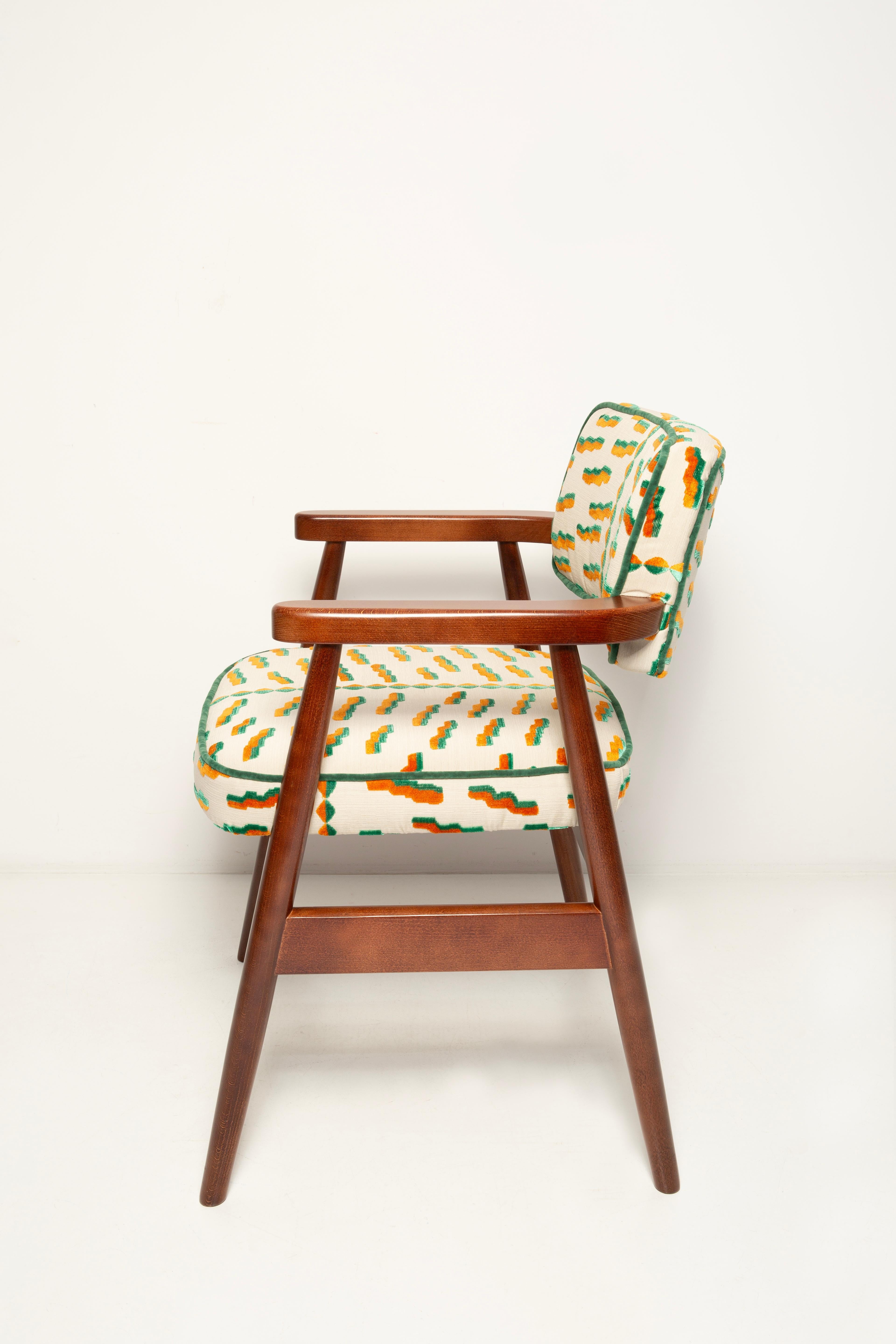 Ocho Sillas de Comedor Clásicas Vintola Studio, Dedar Jacquard Tiger Beat, Europa. en Nuevo estado para la venta en 05-080 Hornowek, PL