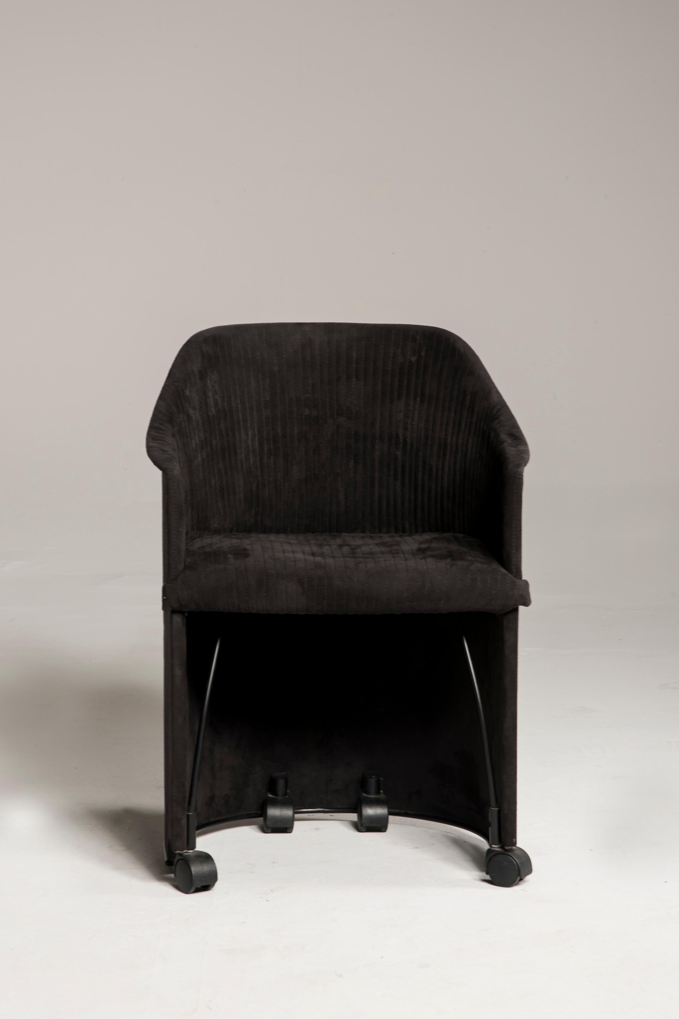 Moderne Huit fauteuils à roulettes B&B MaxAlto Collection Alcantara, années 1990 en vente
