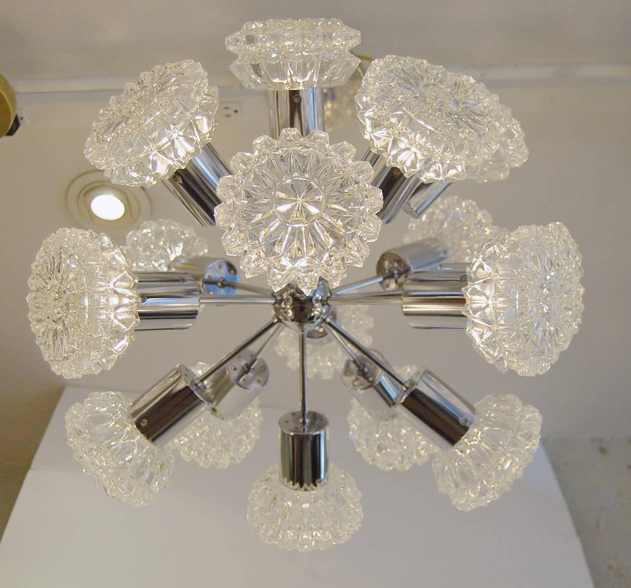 Eighteen-Arm Richard Essig Sputnik Chandelier In Good Condition For Sale In Stamford, CT