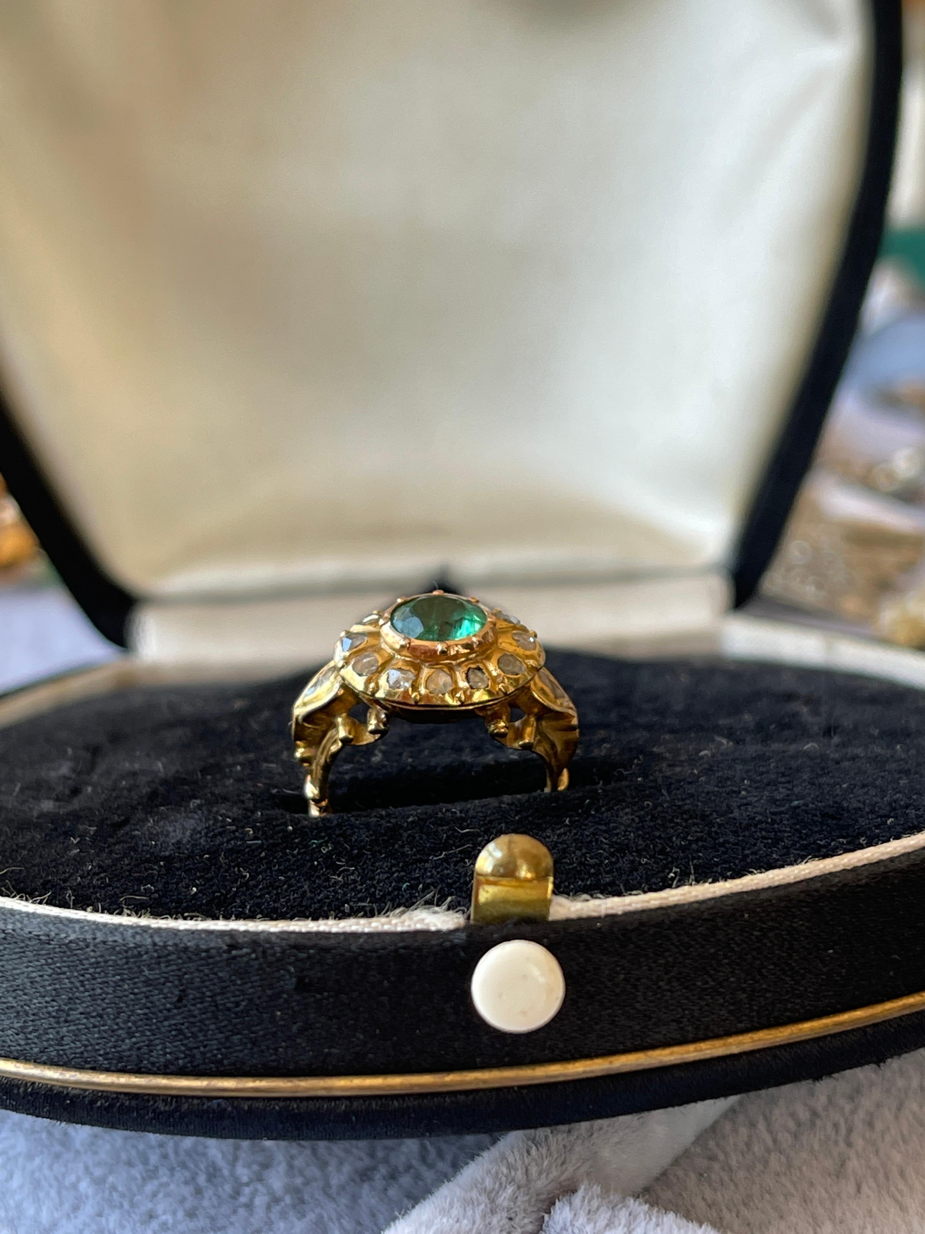 Victorian Colombian Emerald Diamonds Yellow Gold Cocktail Ring  For Sale 2